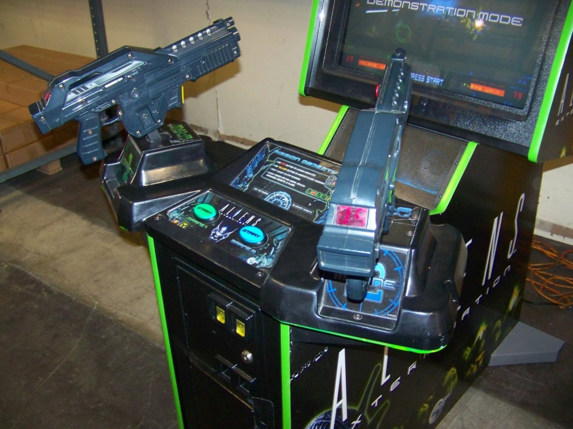 ALIENS EXTERMINATION FIXED GUN ARCADE GLOBAL VR - Image 4 of 8