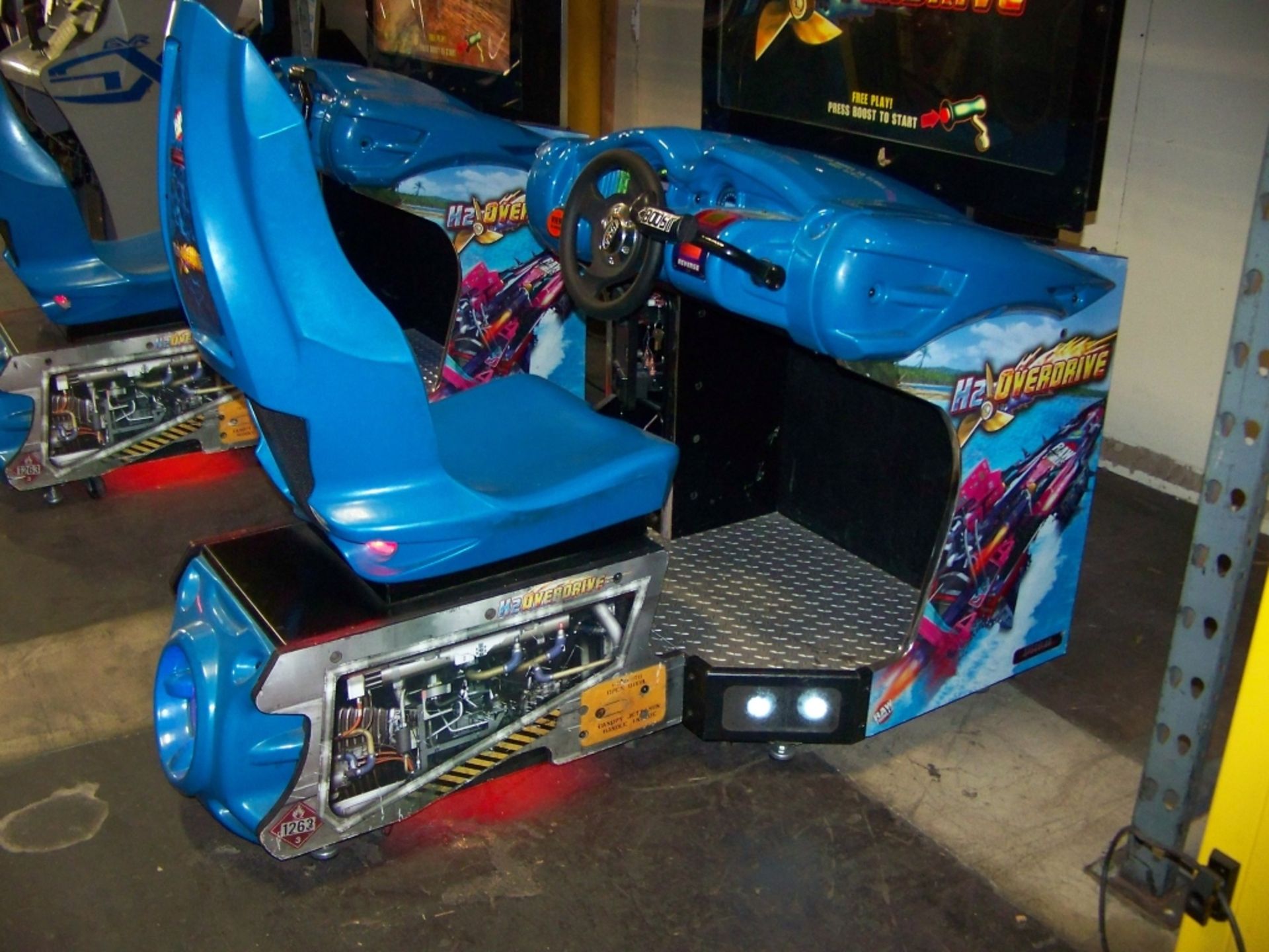 H2 OVERDRIVE 42"" LCD RACING ARCADE RAW THRILLS - Image 3 of 5