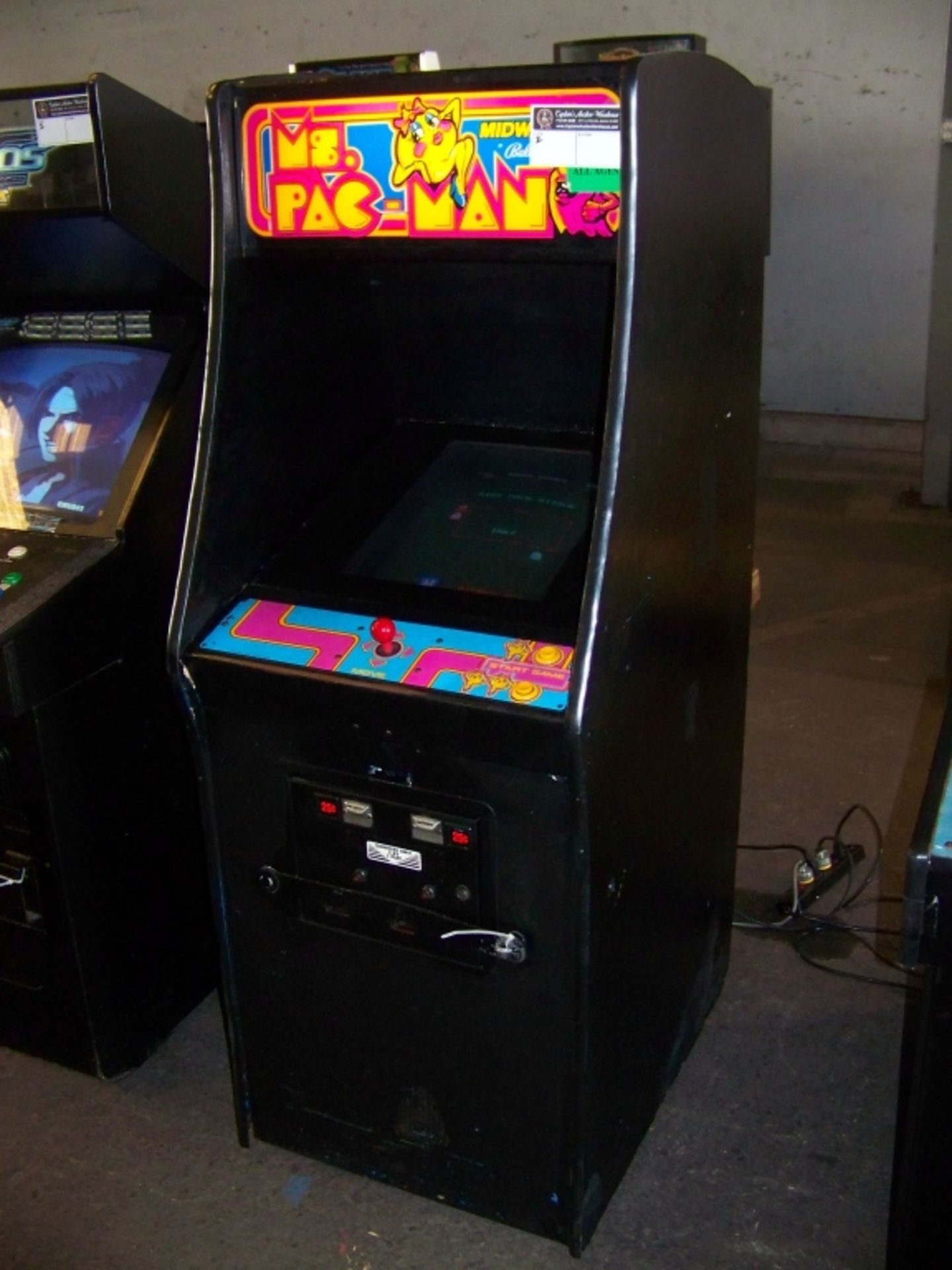 MS PACMAN CLASSIC UPRIGHT ARCADE GAME - Image 2 of 5