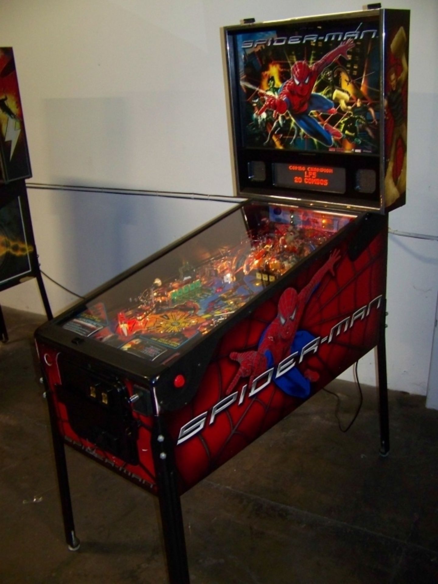 SPIDERMAN PINBALL MACHINE STERN INC