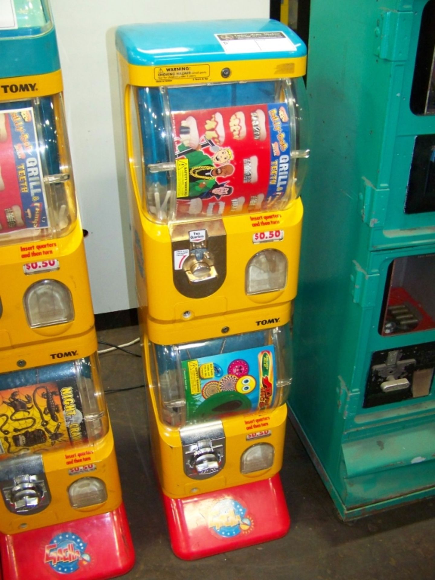 TOMY GACHA SINGLE CAPSULE VENDING MACHINE