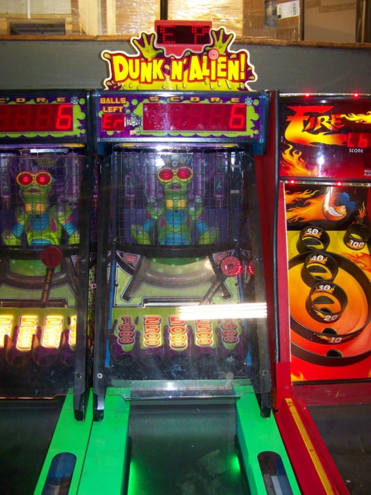 DUNK N ALIEN ALLEY ROLLER REDEMPTION GAME ICE