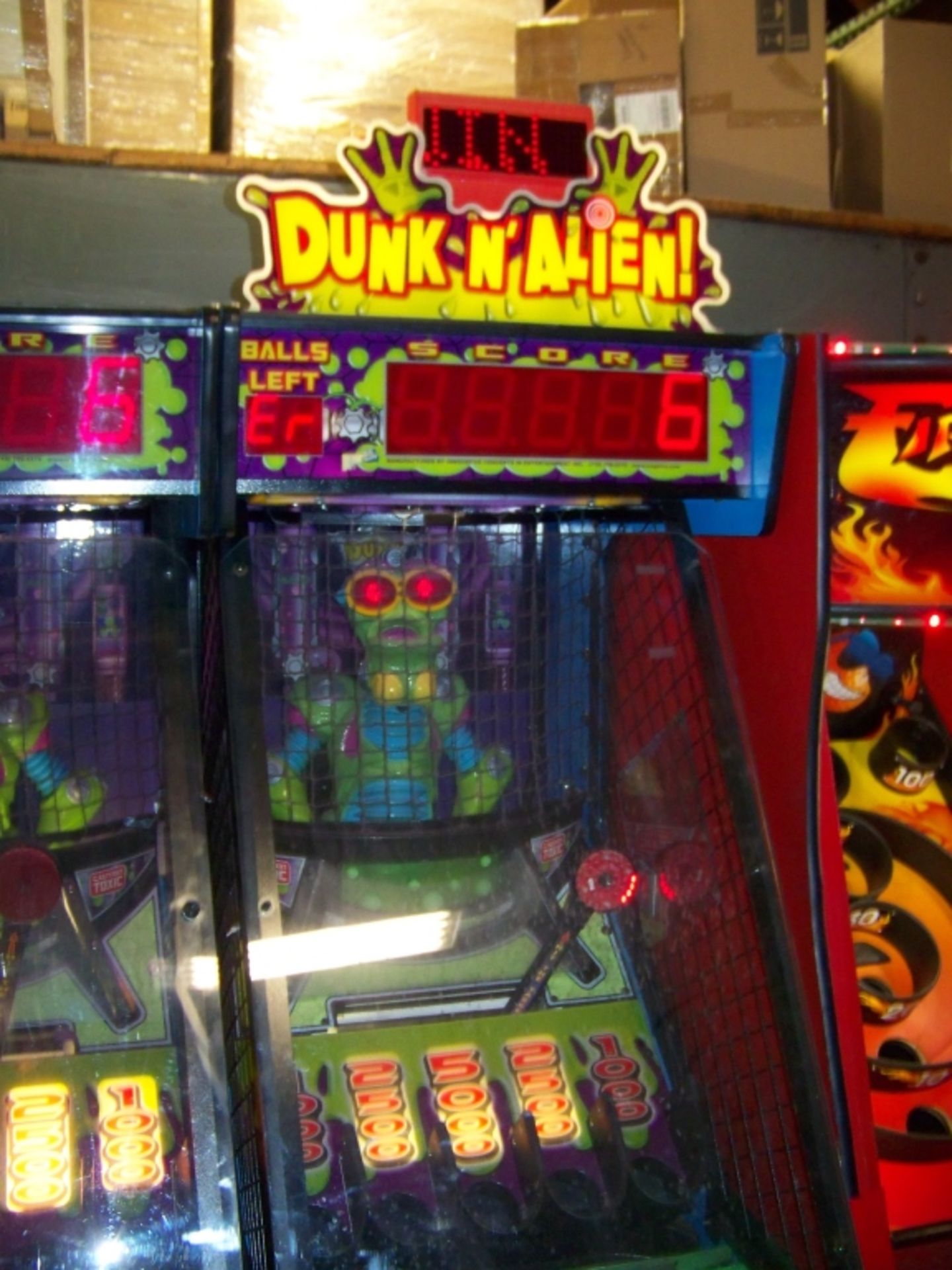 DUNK N ALIEN ALLEY ROLLER REDEMPTION GAME ICE - Image 3 of 3