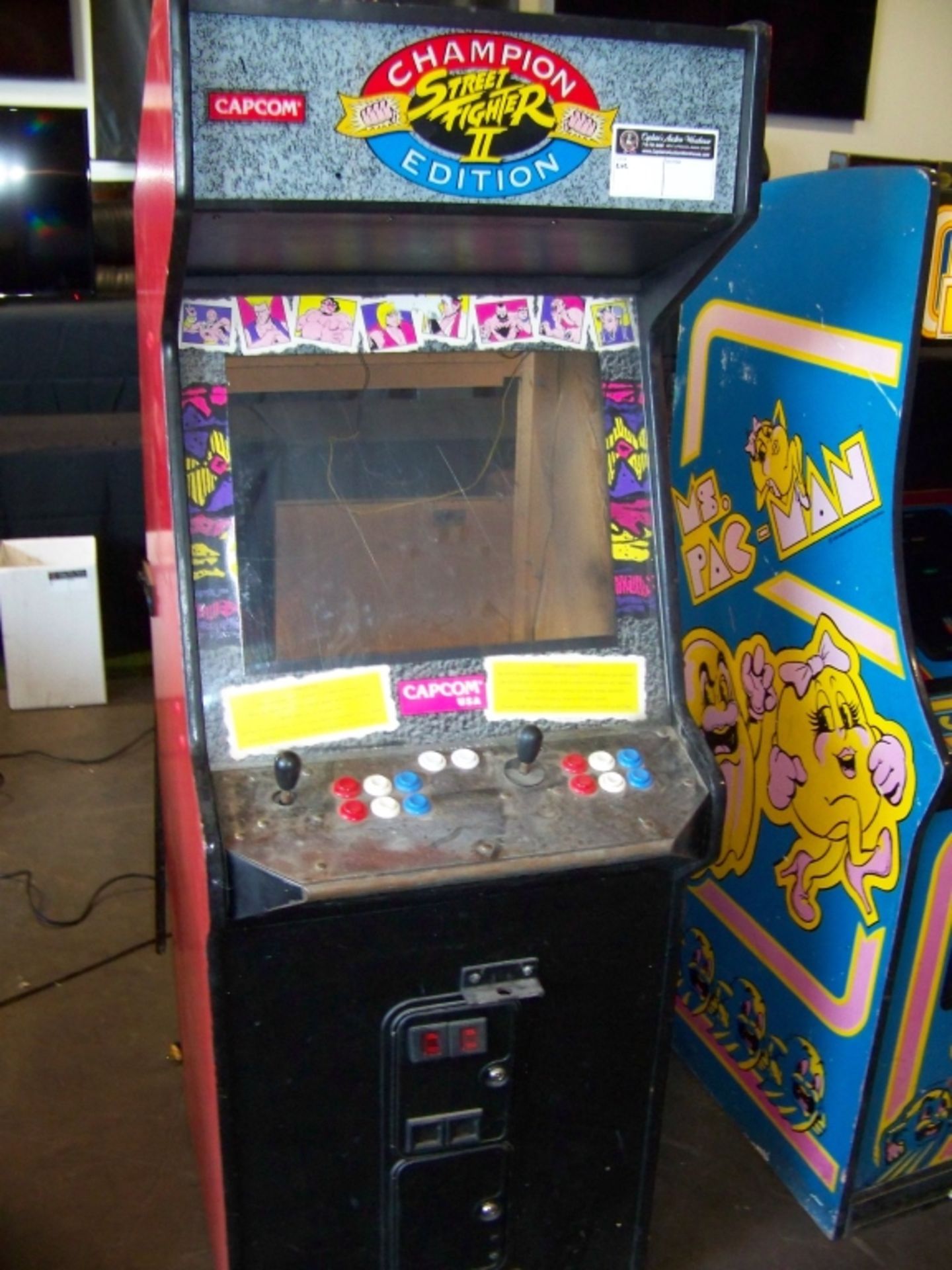 STREET FIGHTER II UPRIGHT ARCADE GAME CABINET