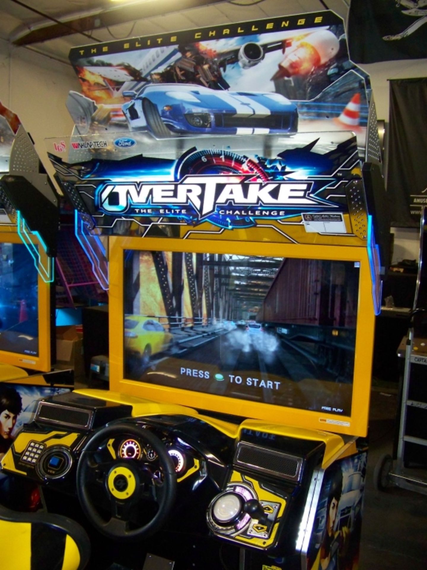 OVERTAKE ELITE CHALLENGE 42" LCD RACE ARCADE GAME - Image 3 of 6