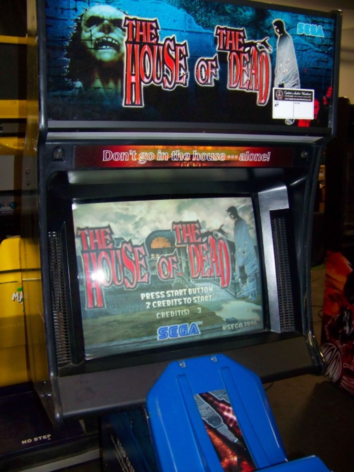 THE HOUSE OF THE DEAD ZOMBIE SHOOTER ARCADE GAME - Image 4 of 5