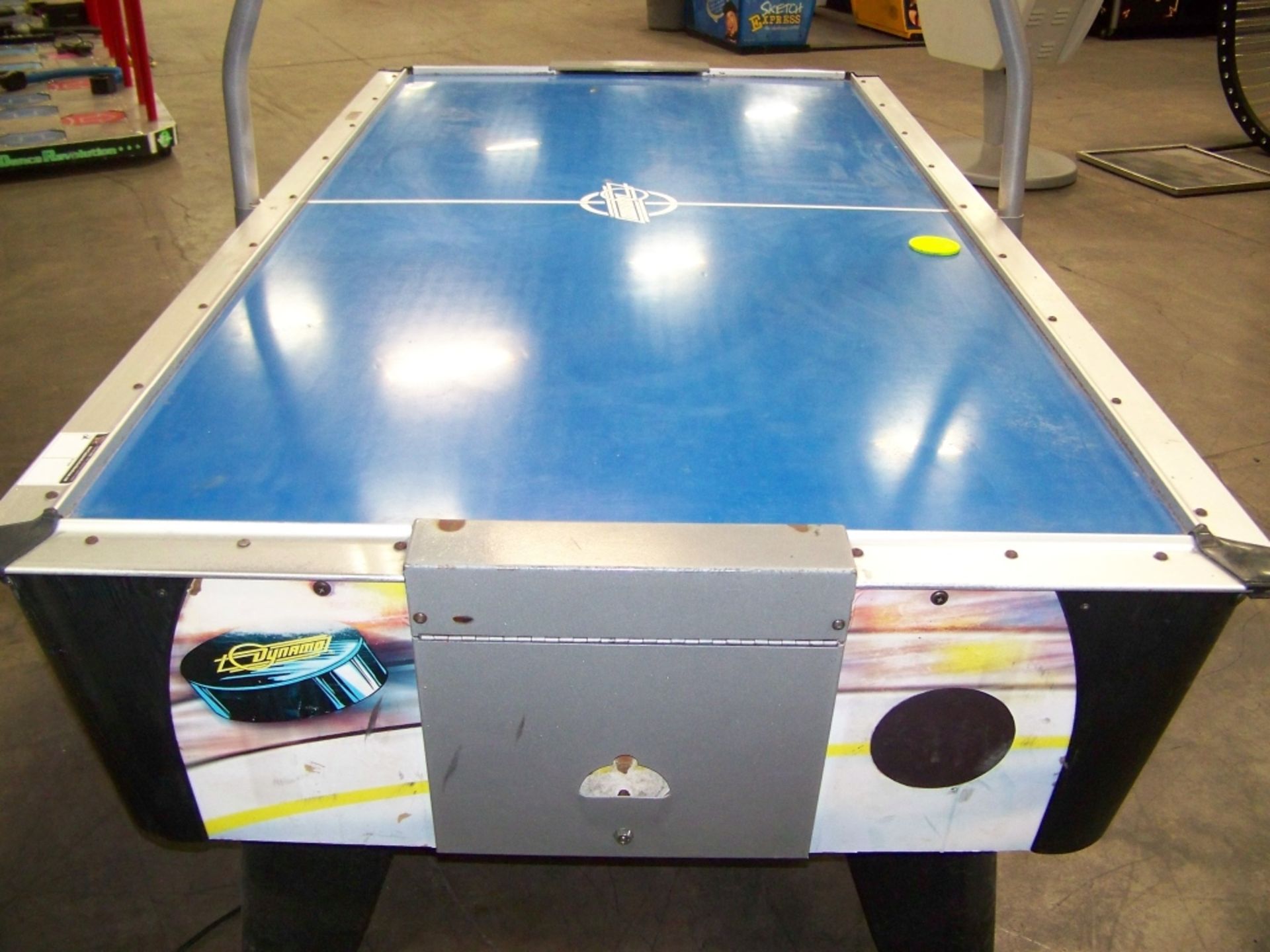 AIR HOCKEY DYNAMO ARENA W/ OVERHEAD SCORING - Image 6 of 6