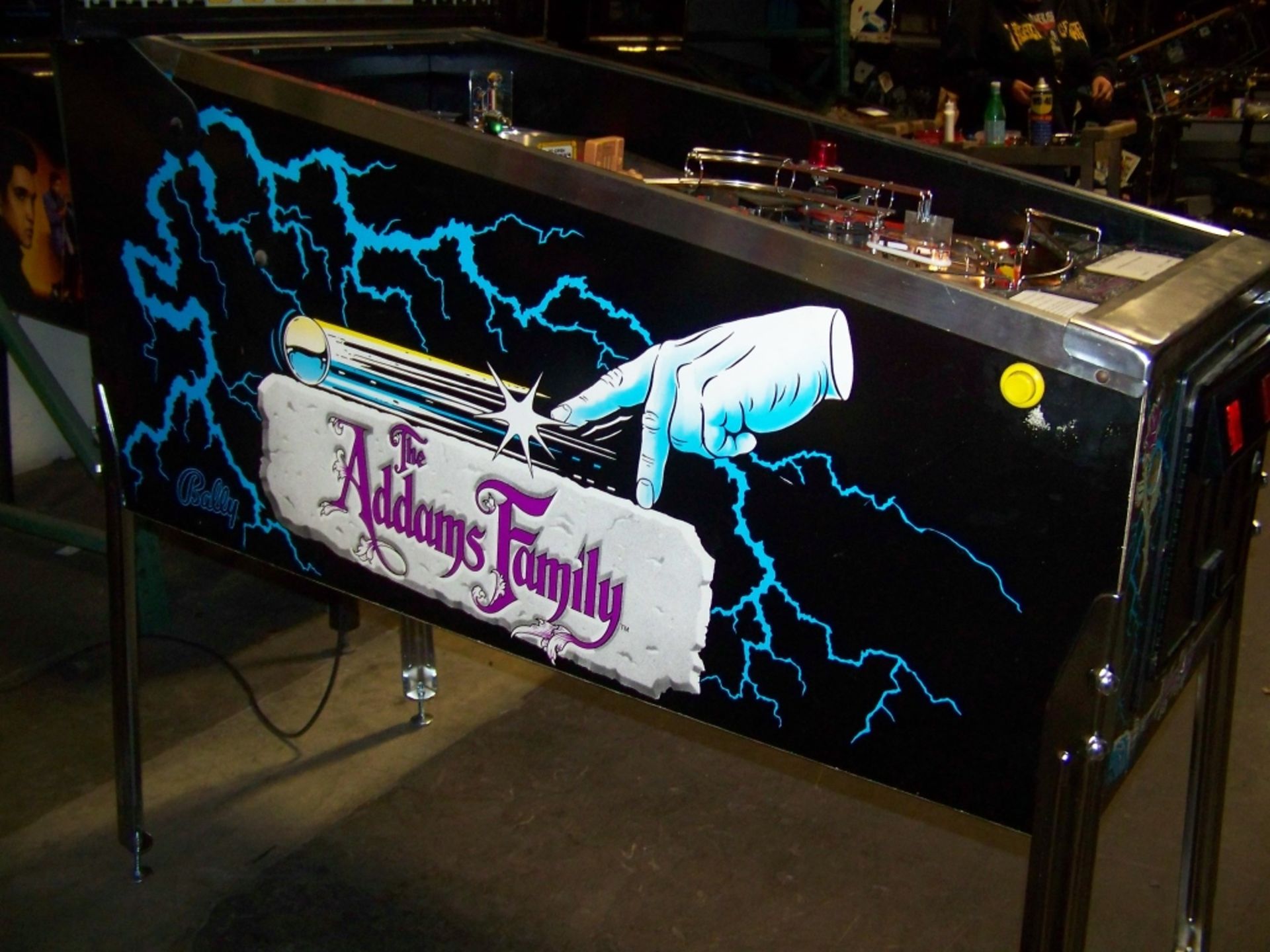 THE ADDAMS FAMILY PINBALL MACHINE BALLY 1992 - Image 3 of 15