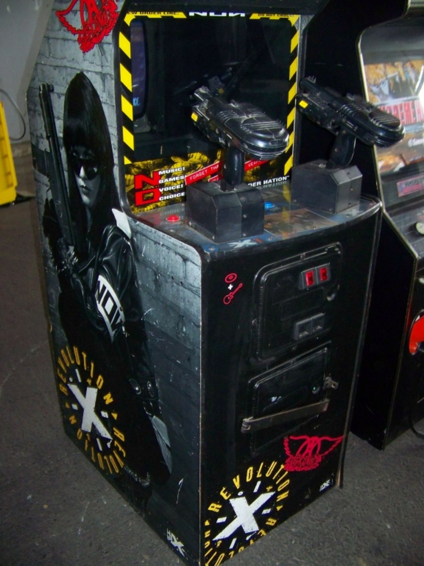 REVOLUTION X AEROSMITH ARCADE GAME MIDWAY CLASSIC - Image 3 of 4