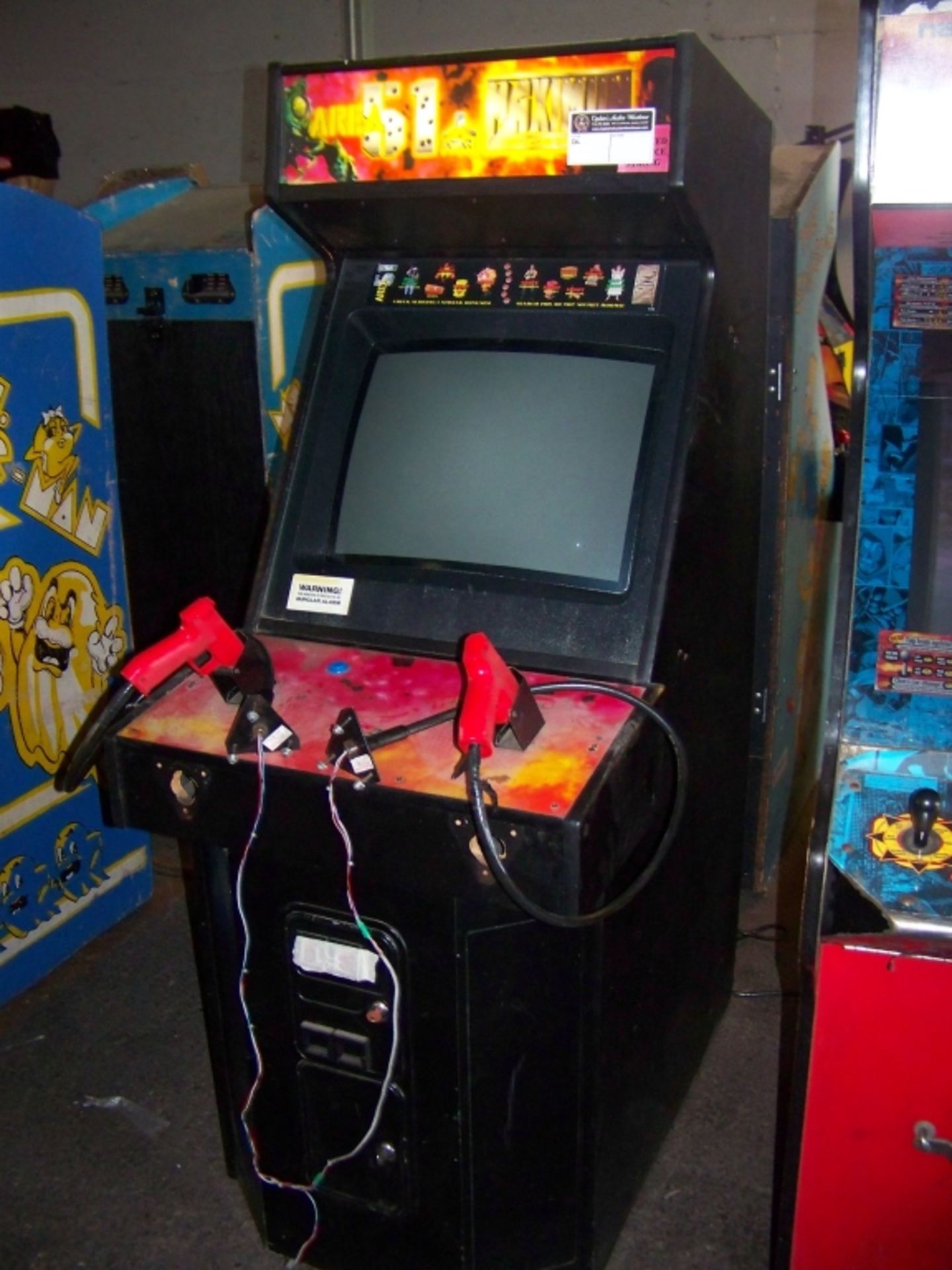 AREA 51 MAX FORCE COMBO UPRIGHT ARCADE GAME - Image 2 of 3