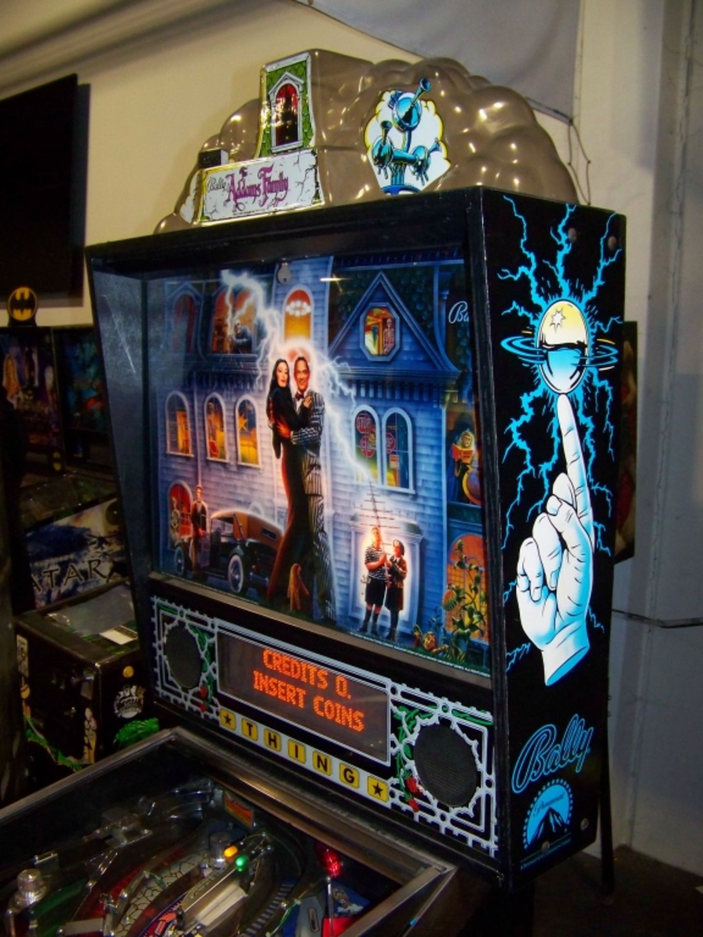 THE ADDAMS FAMILY PINBALL MACHINE BALLY 1992 - Image 5 of 15