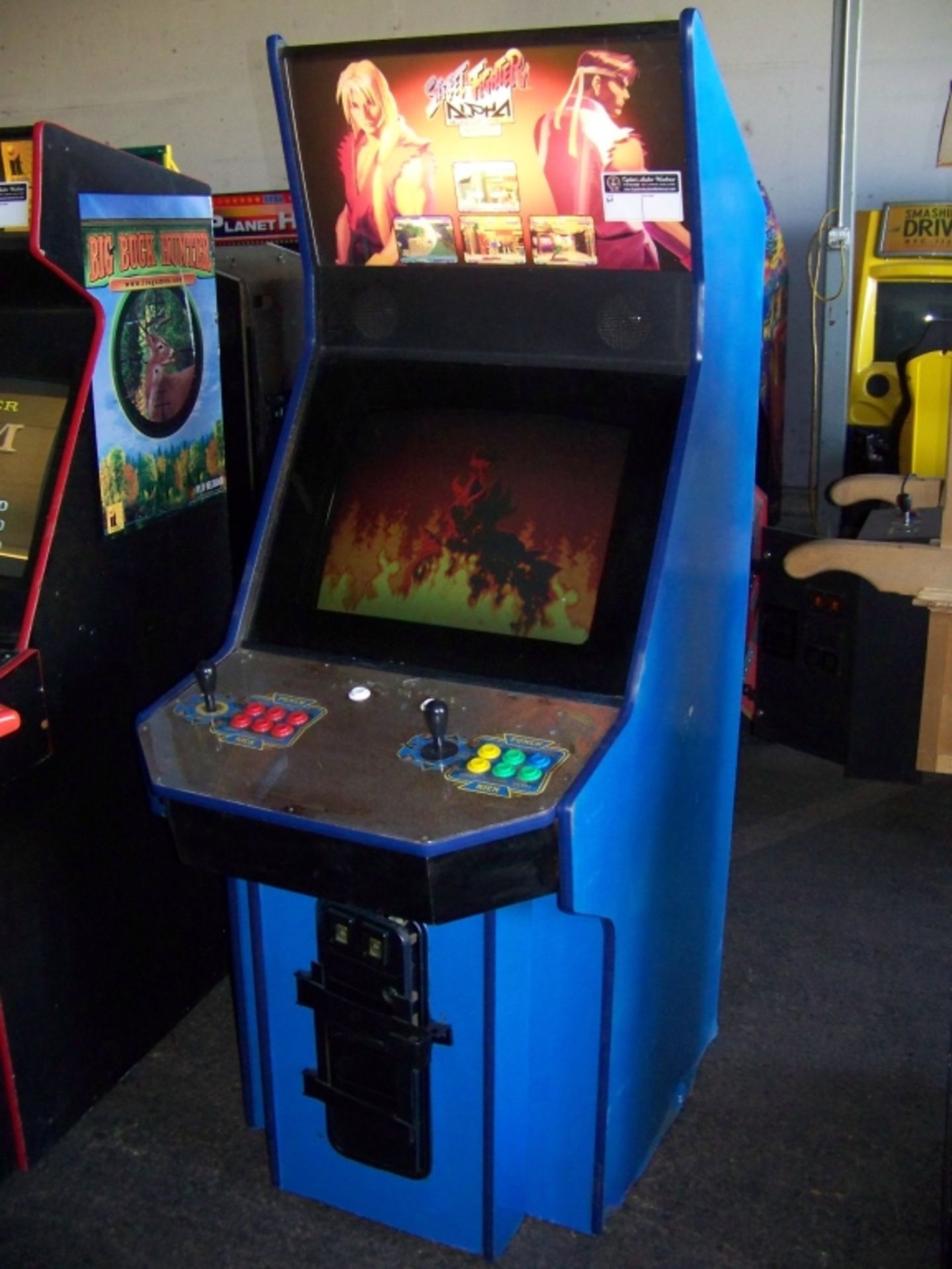 STREET FIGHTER ALPHA 2 BIG BLUE CAB ARCADE GAME