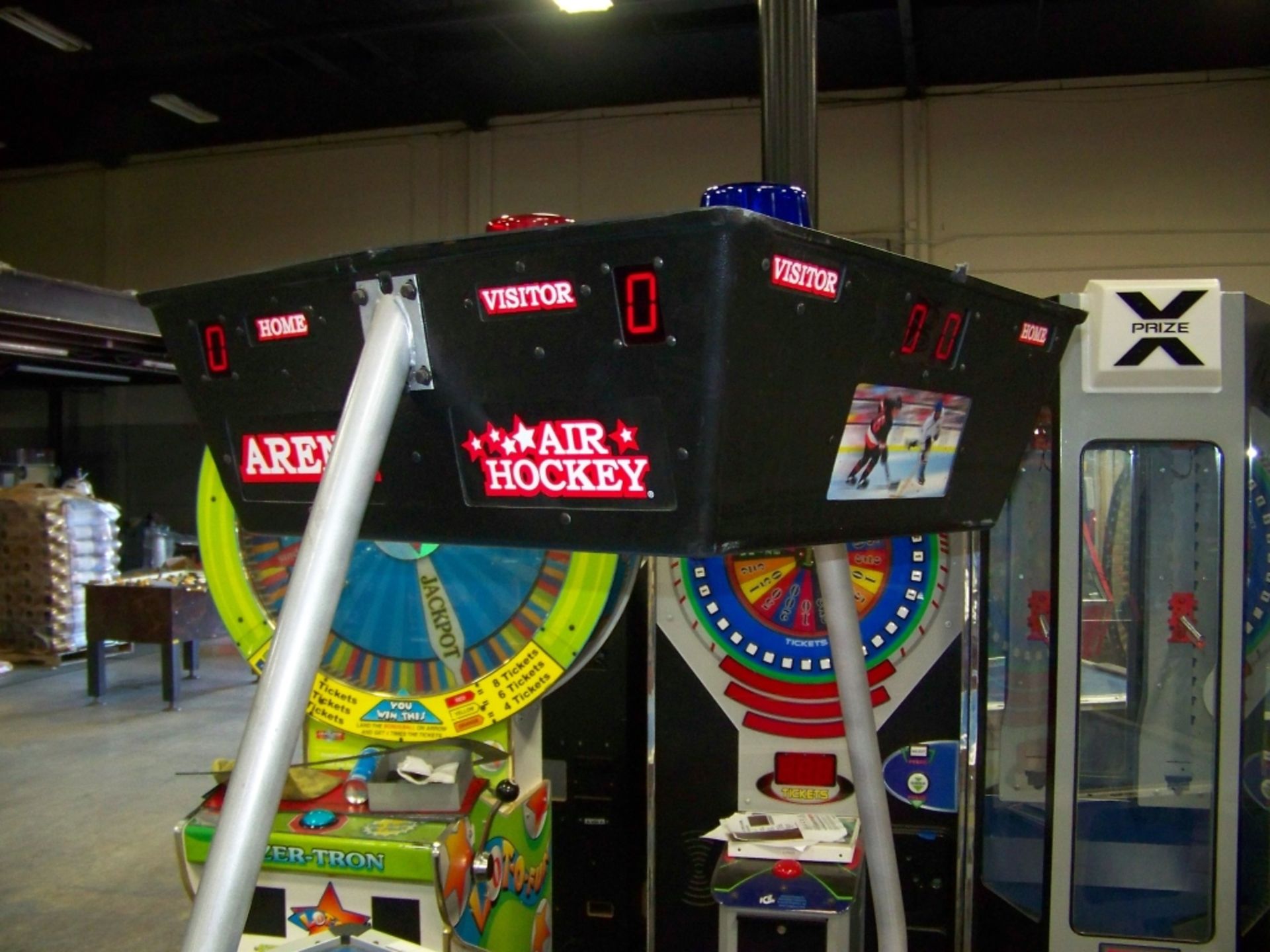 AIR HOCKEY DYNAMO ARENA W/ OVERHEAD SCORING - Image 3 of 6