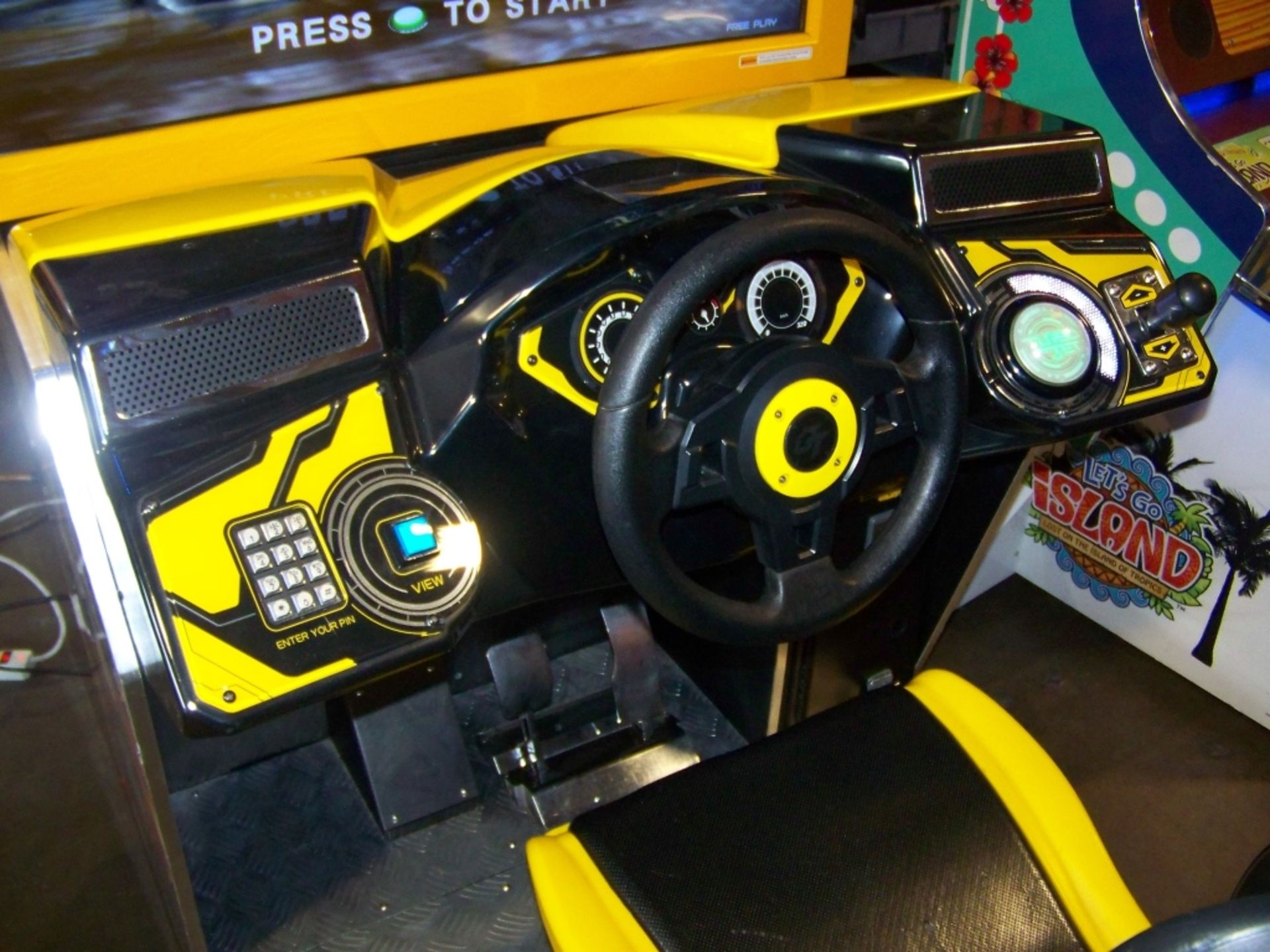 OVERTAKE ELITE CHALLENGE 42" LCD RACE ARCADE GAME - Image 5 of 6