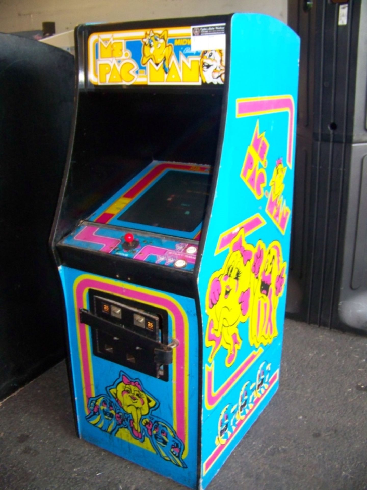 MS. PACMAN UPRIGHT 19" CLASSIC ARCADE GAME MIDWAY - Image 2 of 4