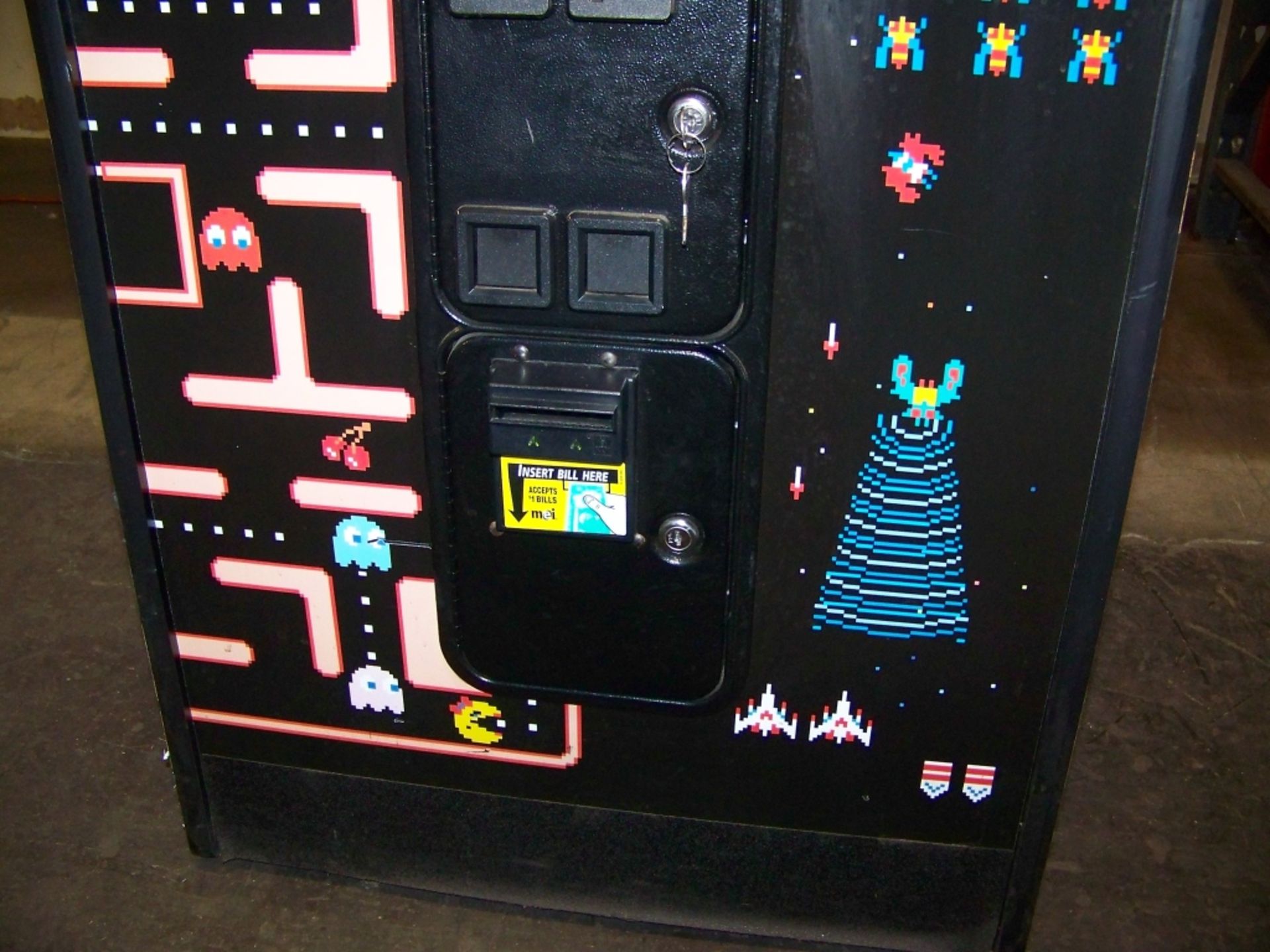 CLASS OF 1981 MS PACMAN GALAGA ANNIVERSARY ARCADE - Image 5 of 10