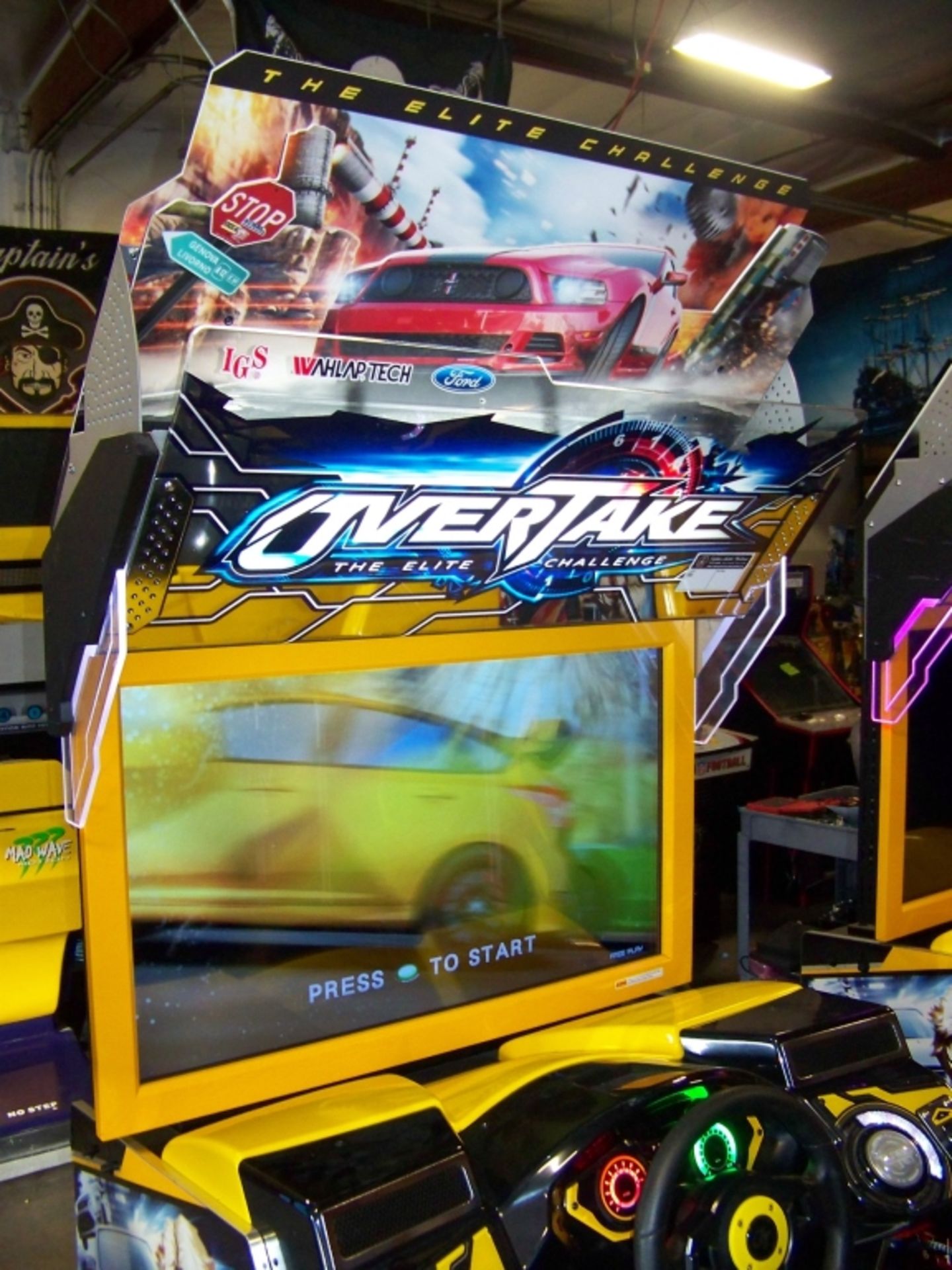 OVERTAKE ELITE CHALLENGE 42" LCD RACE ARCADE GAME - Image 2 of 7