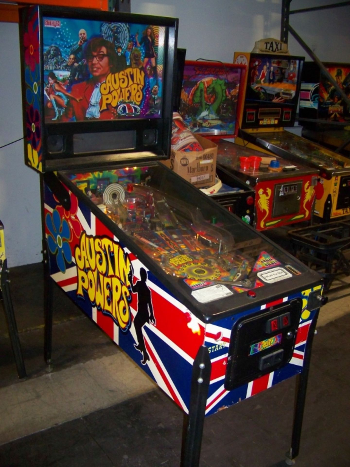 AUSTIN POWERS PINBALL MACHINE STERN INC.