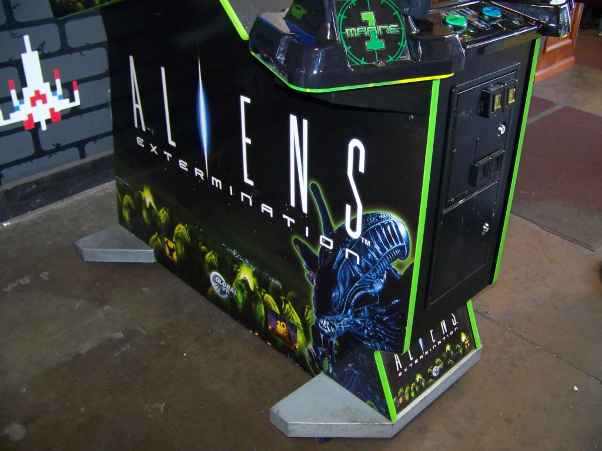 ALIENS EXTERMINATION FIXED GUN SHOOTER ARCADE GAME - Image 2 of 9