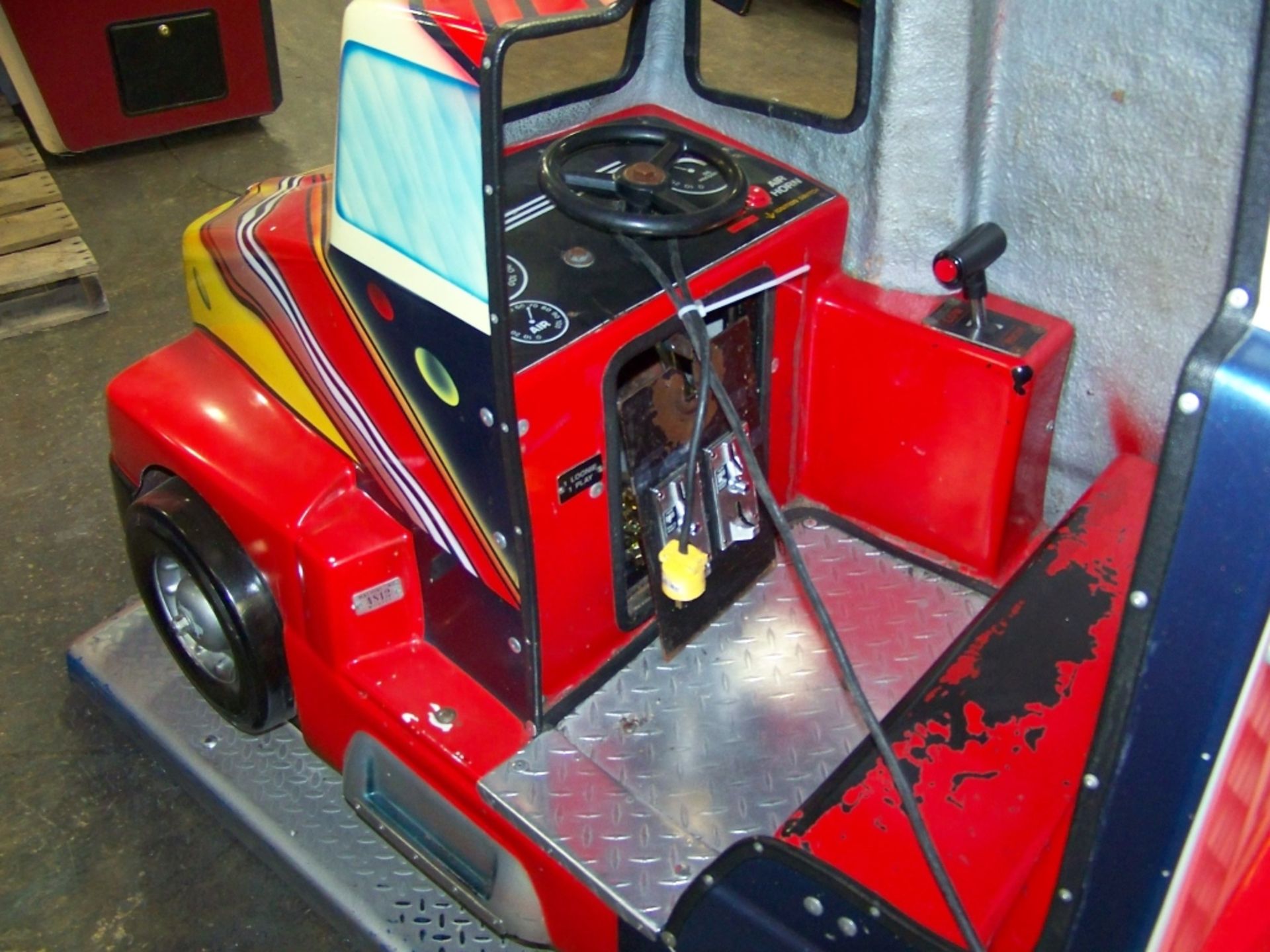 KIDDIE RIDE BIG RIG TRUCKER TRANSPORTER - Image 4 of 5