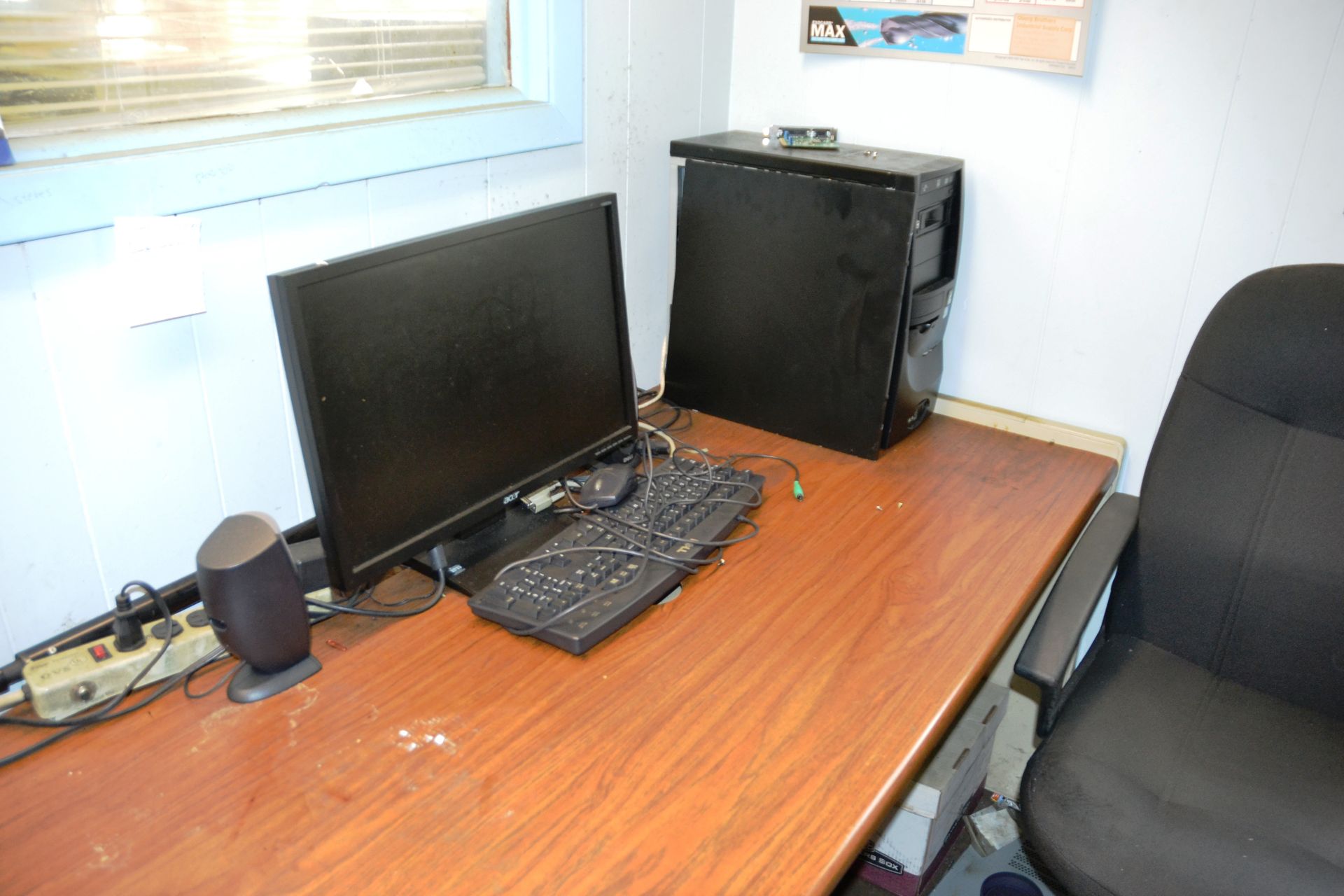 LOT - Desk and PC - Image 2 of 2