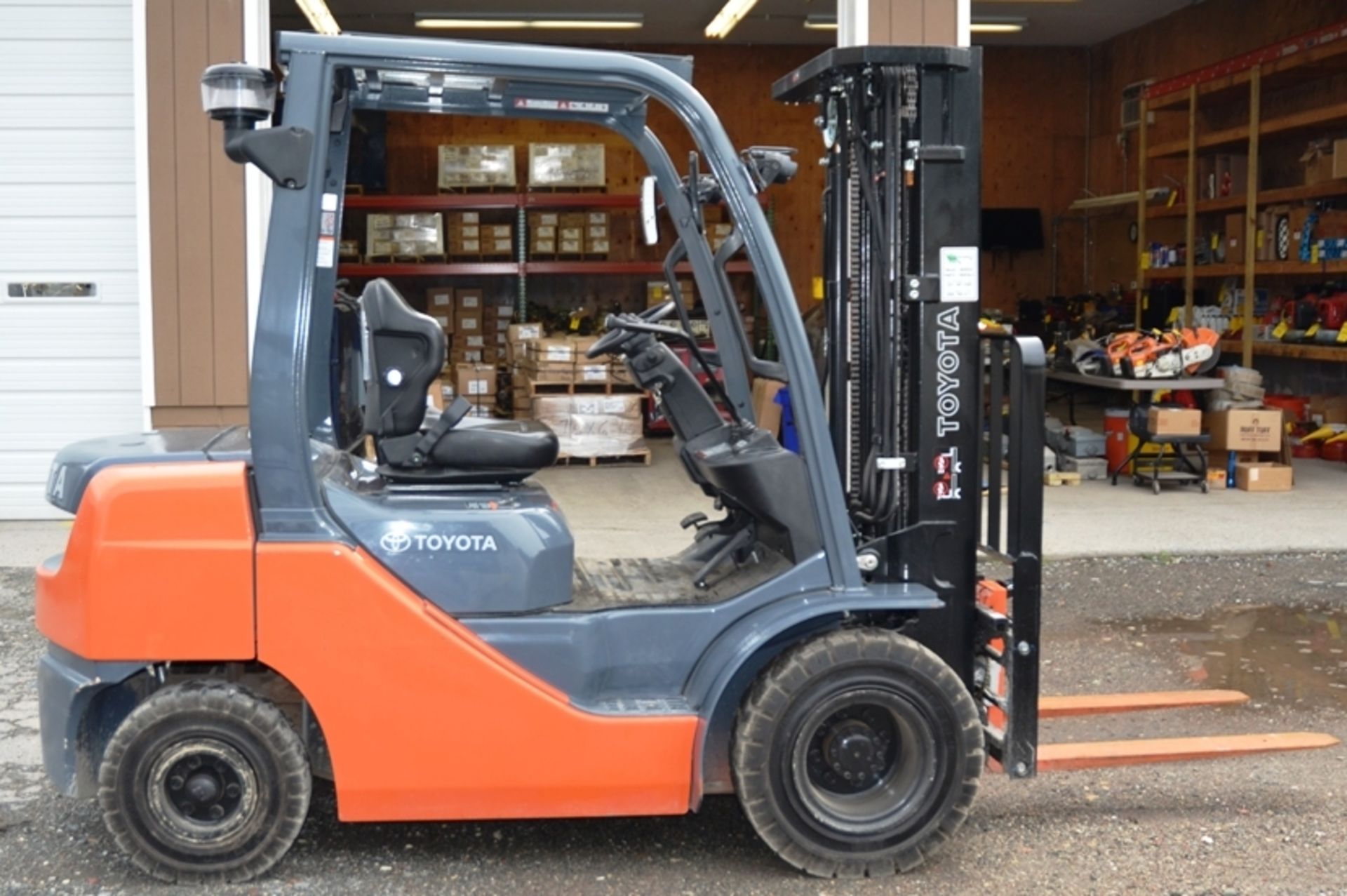 2016 Toyota Forklift, Diesel Gas Powered, 5000 lb. Capacity, Side Shifter - ONLY 115 Hours - Image 2 of 5