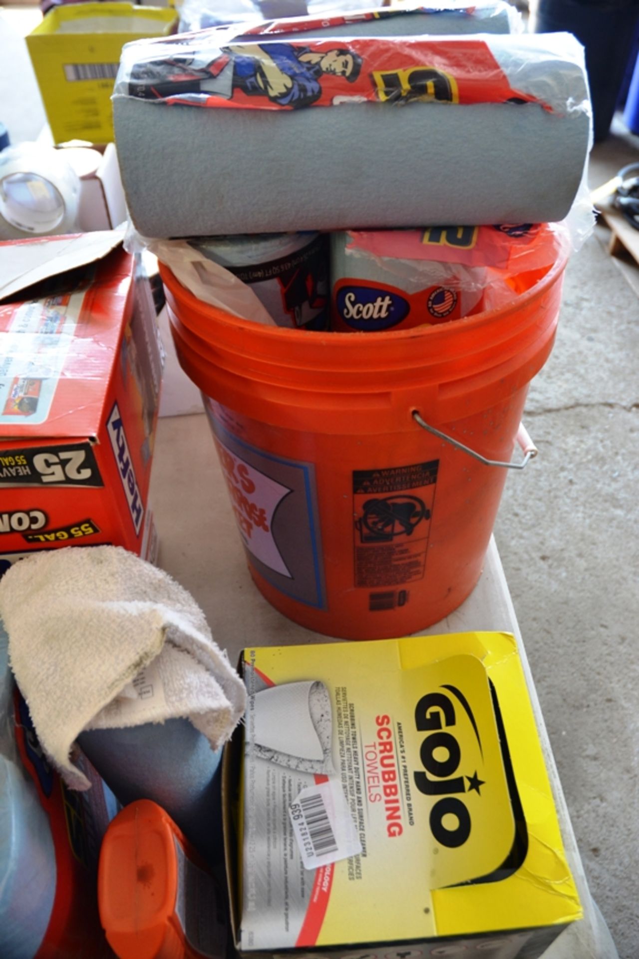LOT - Cleaning Supplies & First Aid Kits - Bild 3 aus 3