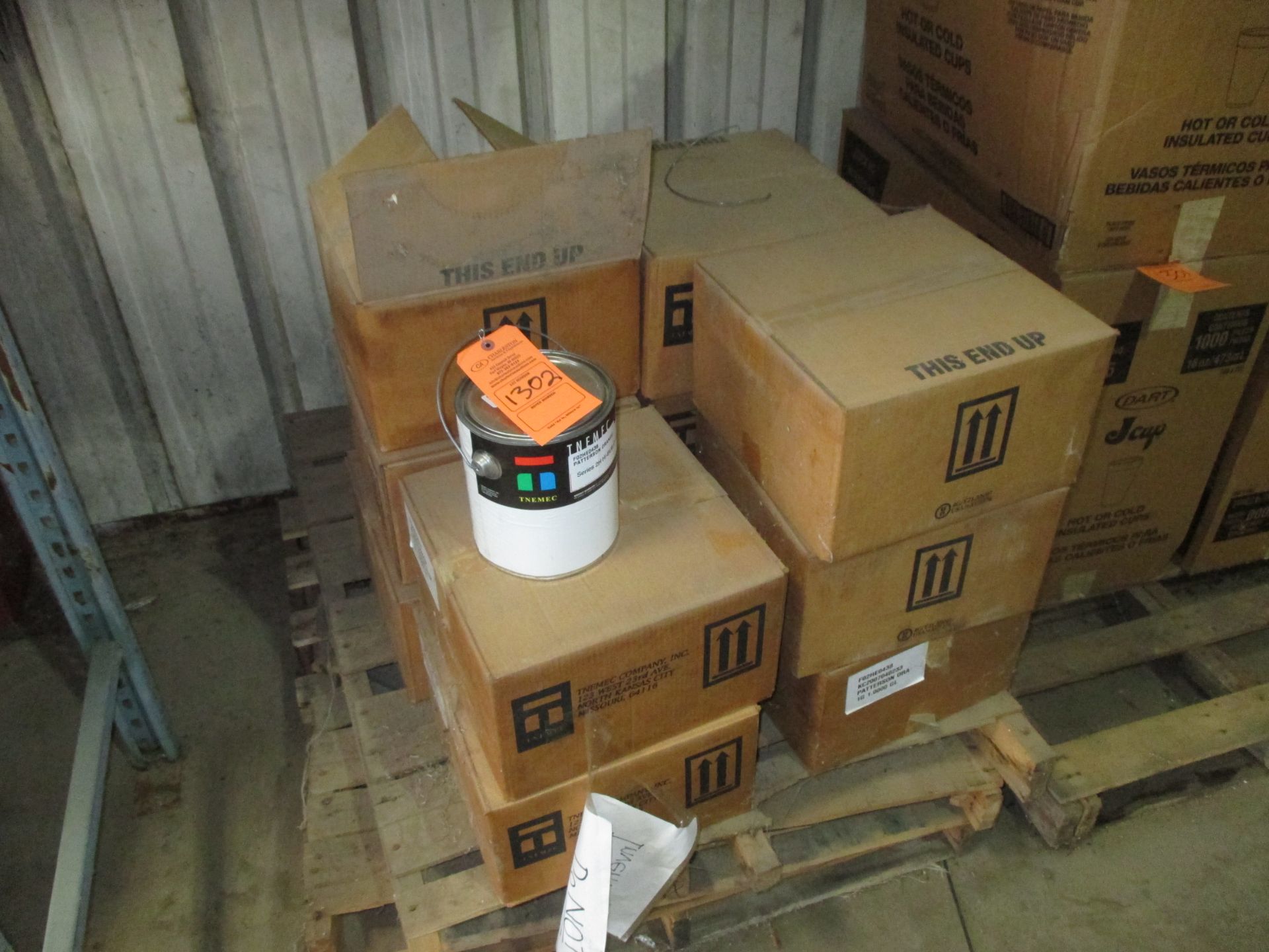 PALLET OF (44) TNEMAC PATTERSON ORANGE SERIES 2H HI-BUILD TNEME-GLOSS PAINT (LOCATED AT 100