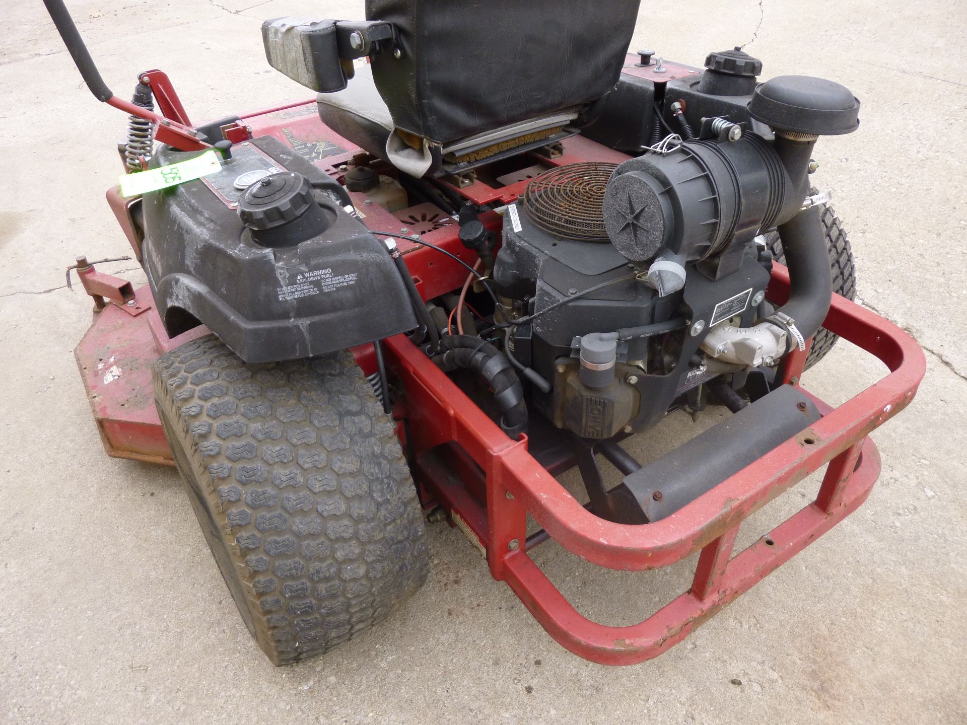 Ferris IS3000 zero turn mower 61" deck Gas Kohler Command 27 Motor Runs and drives (located at 500 - Image 4 of 8