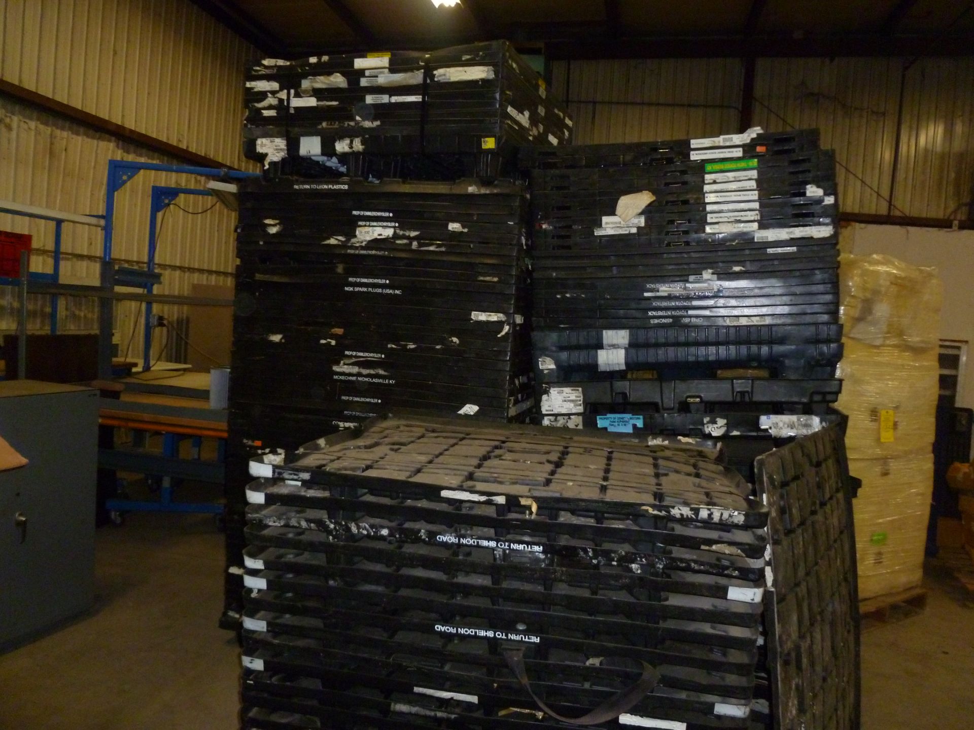 PLASTIC PALLET LIDS (LOCATED AT 6901 ARDMORE AVE. FORT WAYNE, IN 46809) - Image 3 of 4