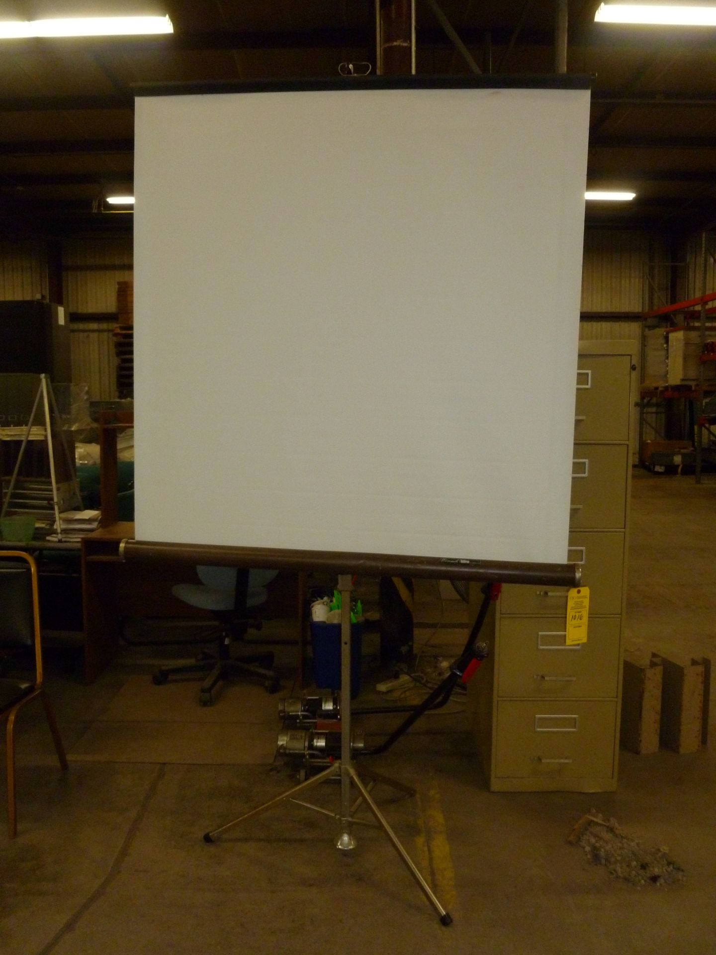 DRAPER CONSUL PORTABLE PROJECTION SCREEN (LOCATED AT 6901 ARDMORE AVE. FORT WAYNE, IN 46809)