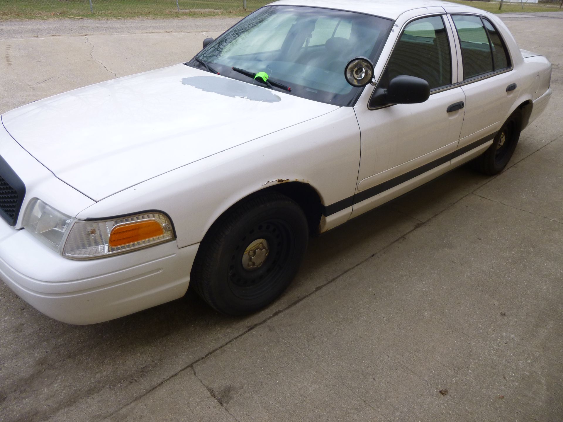 2002 Ford Crown Victoria Police Interceptor miles 112174 Vin # 2FAFP71W32X136232 CLEAR TITLE( - Image 4 of 10