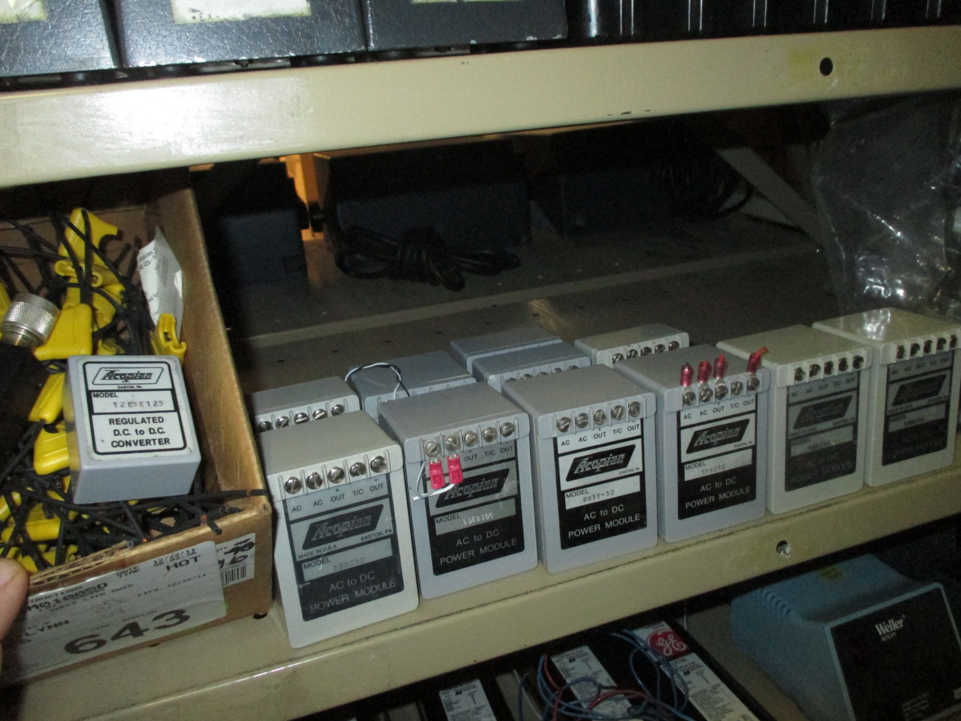 CONTENTS OF SHELF INCLUDING ACOPIN AC TO DC MODULES; G.E. BALAST; DWYER PHOTOHELIC SERIES A3000; - Image 5 of 6