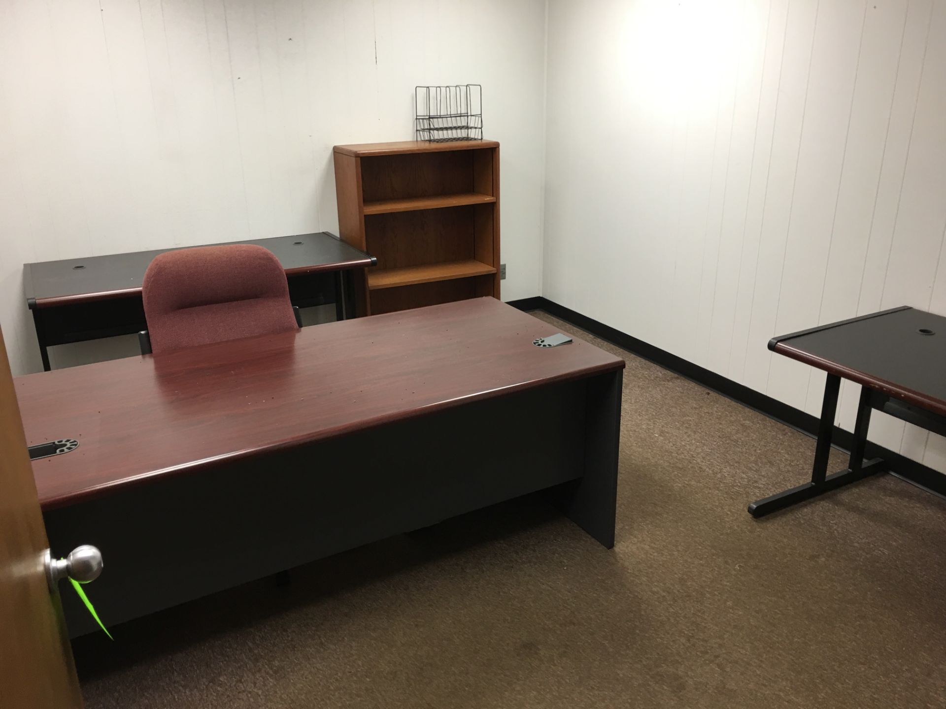 CONTENTS OF ROOM INCLUDING (2) TABLES, WOOD SHELF DESK & CHAIR