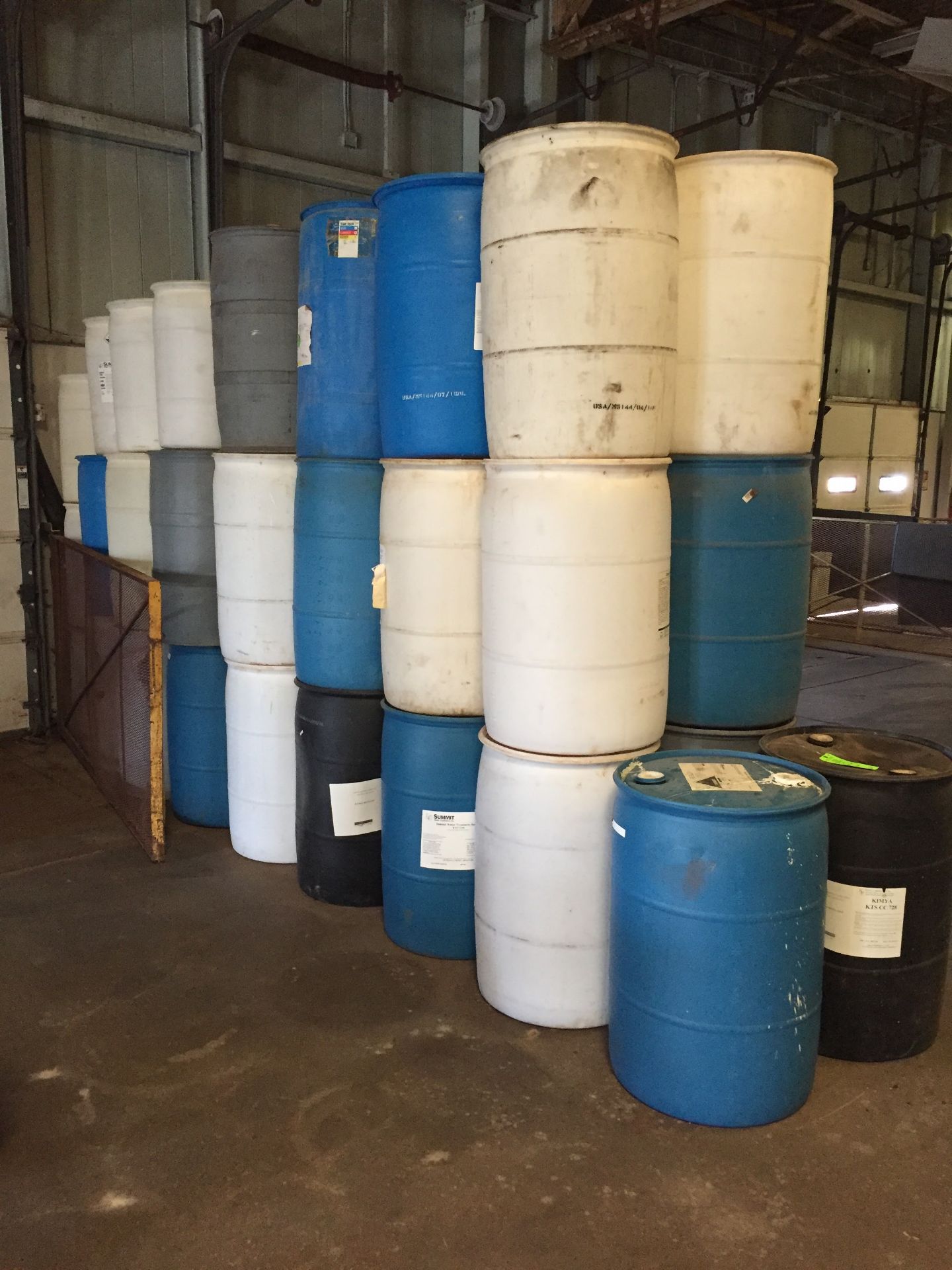 LOT OF APPROX.(100 PCS) 55 GALLON PLASTIC DRUMS(LOCATED AT: 2651 S. 600 E. COLUMBIA CITY, IN 46725)