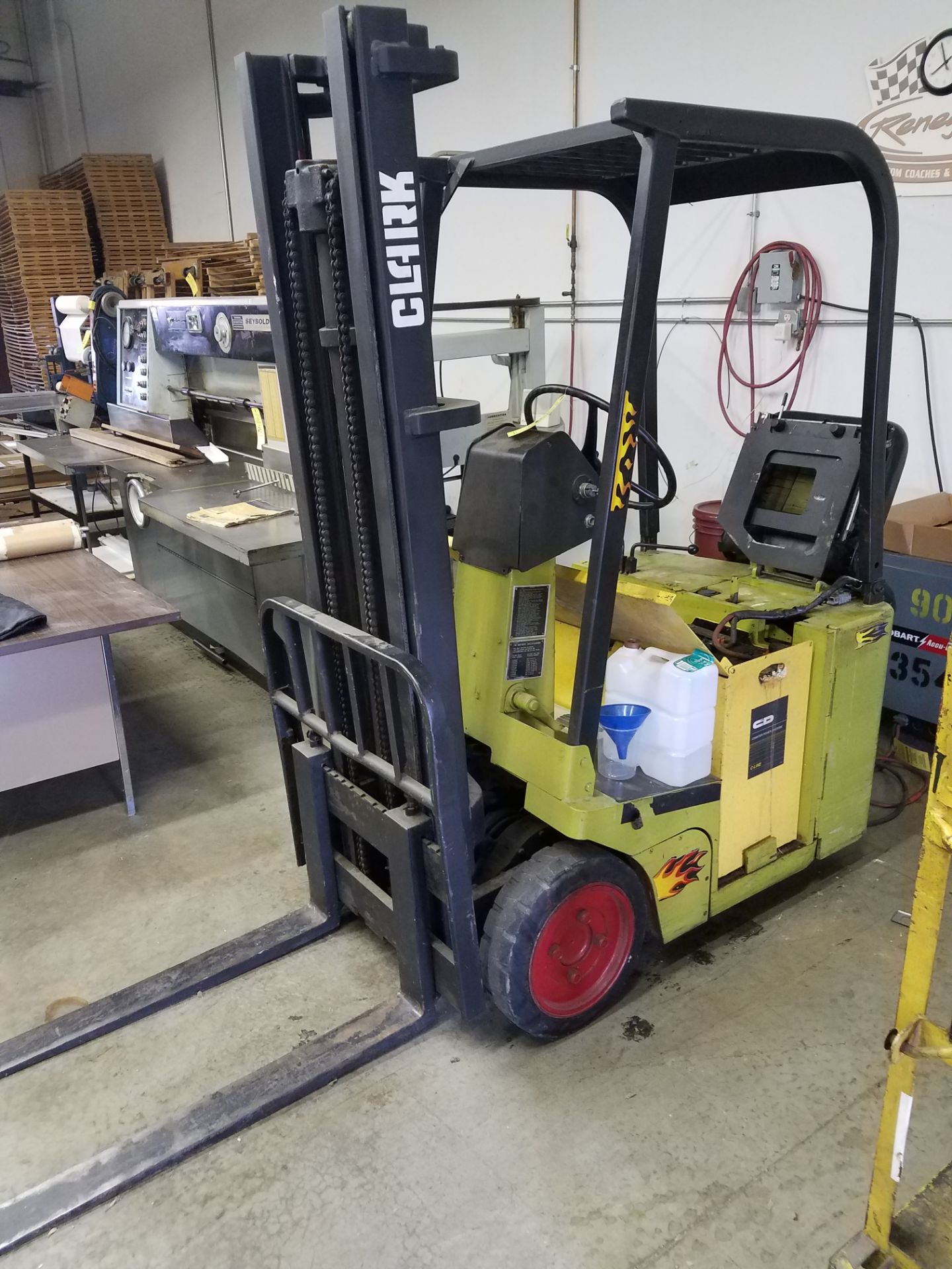 CLARK ELECTRIC FORK TRUCK S#TW25-290-962868, 2500 LB CAPACITY, 2 STAGE MAST, SOLID TIRES (NEEDS