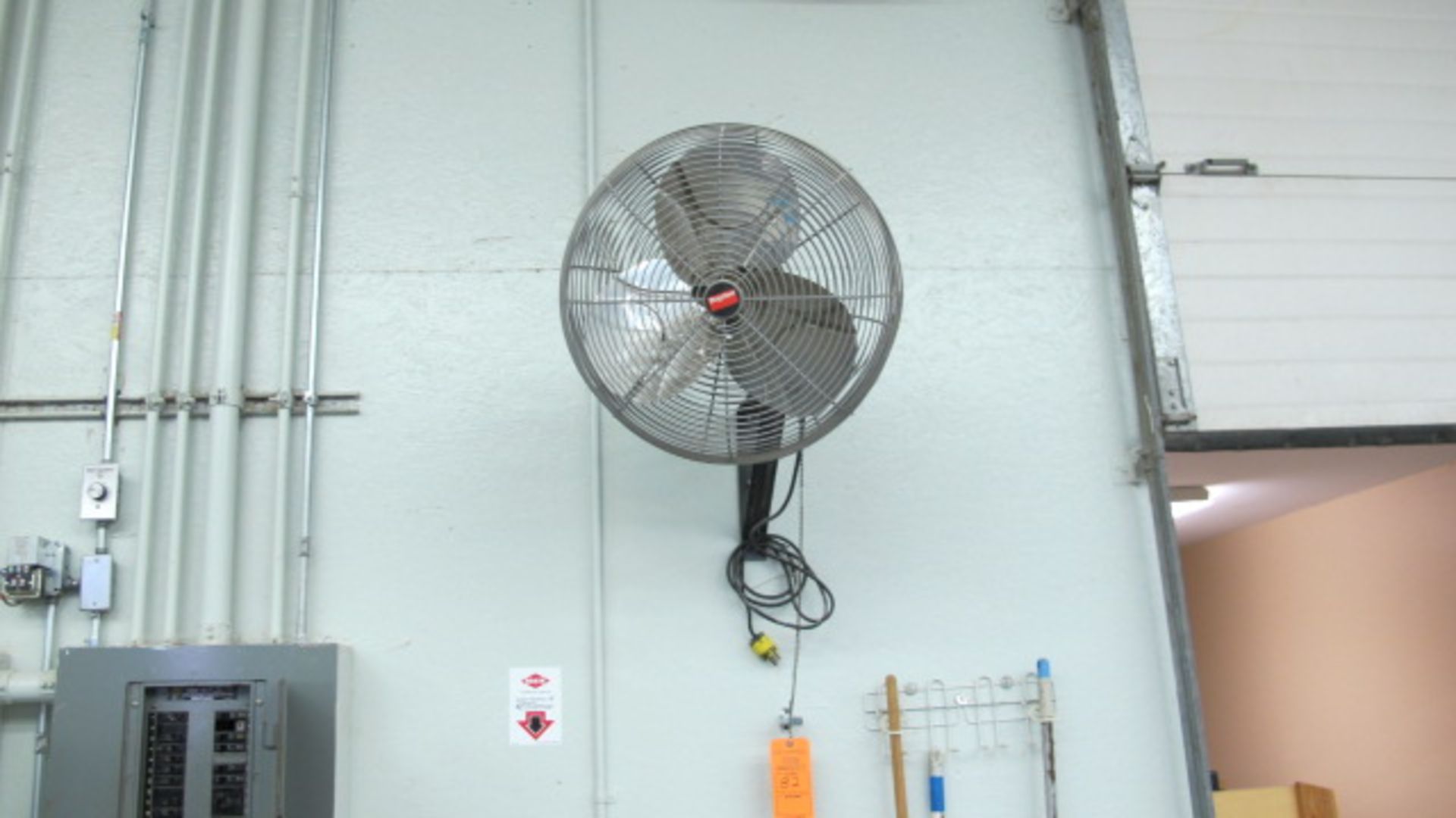 DAYTON WALL MOUNT OSCILLATING 20" FAN