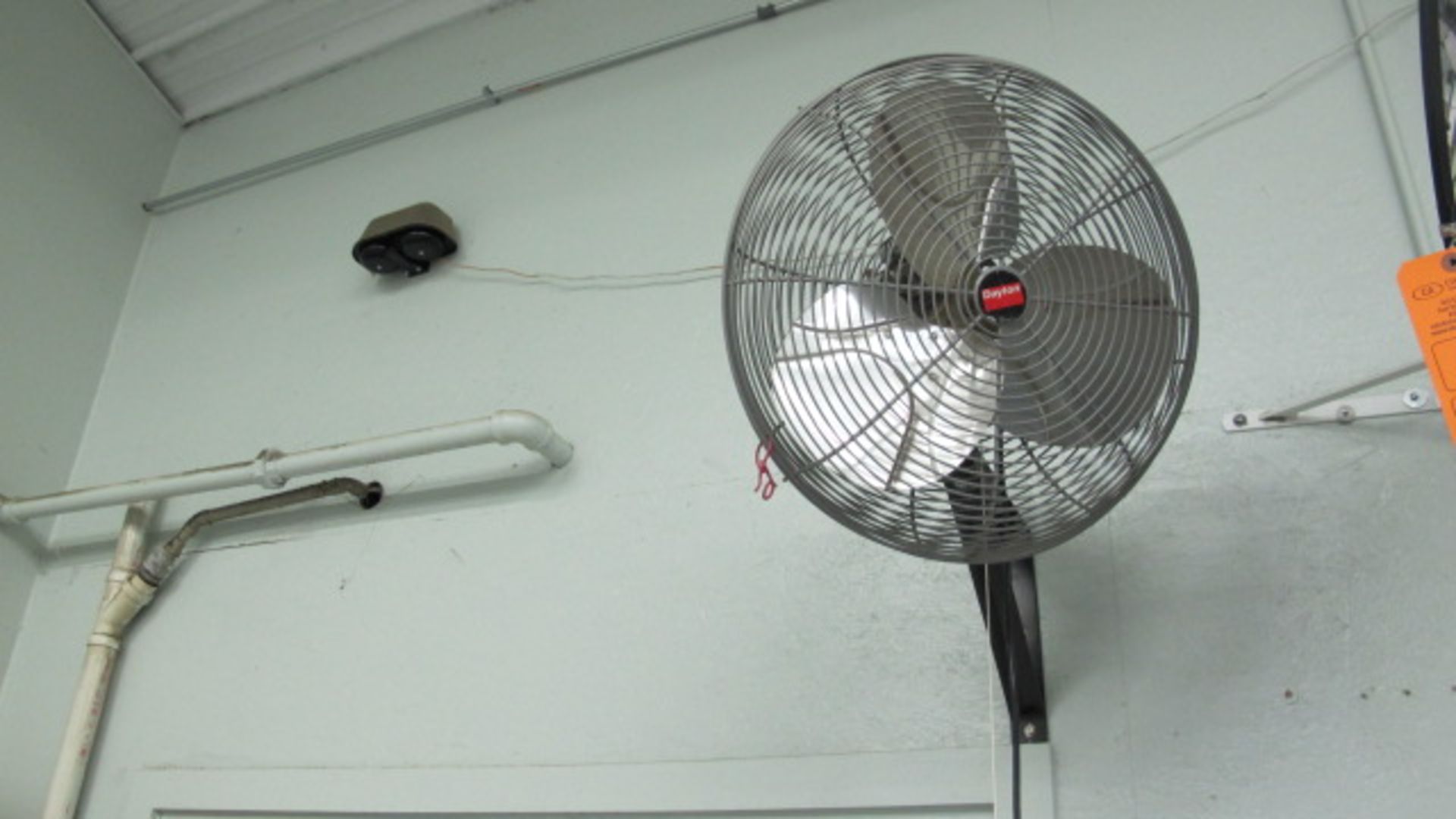 DAYTON WALL MOUNT OSCILLATING 20" FAN