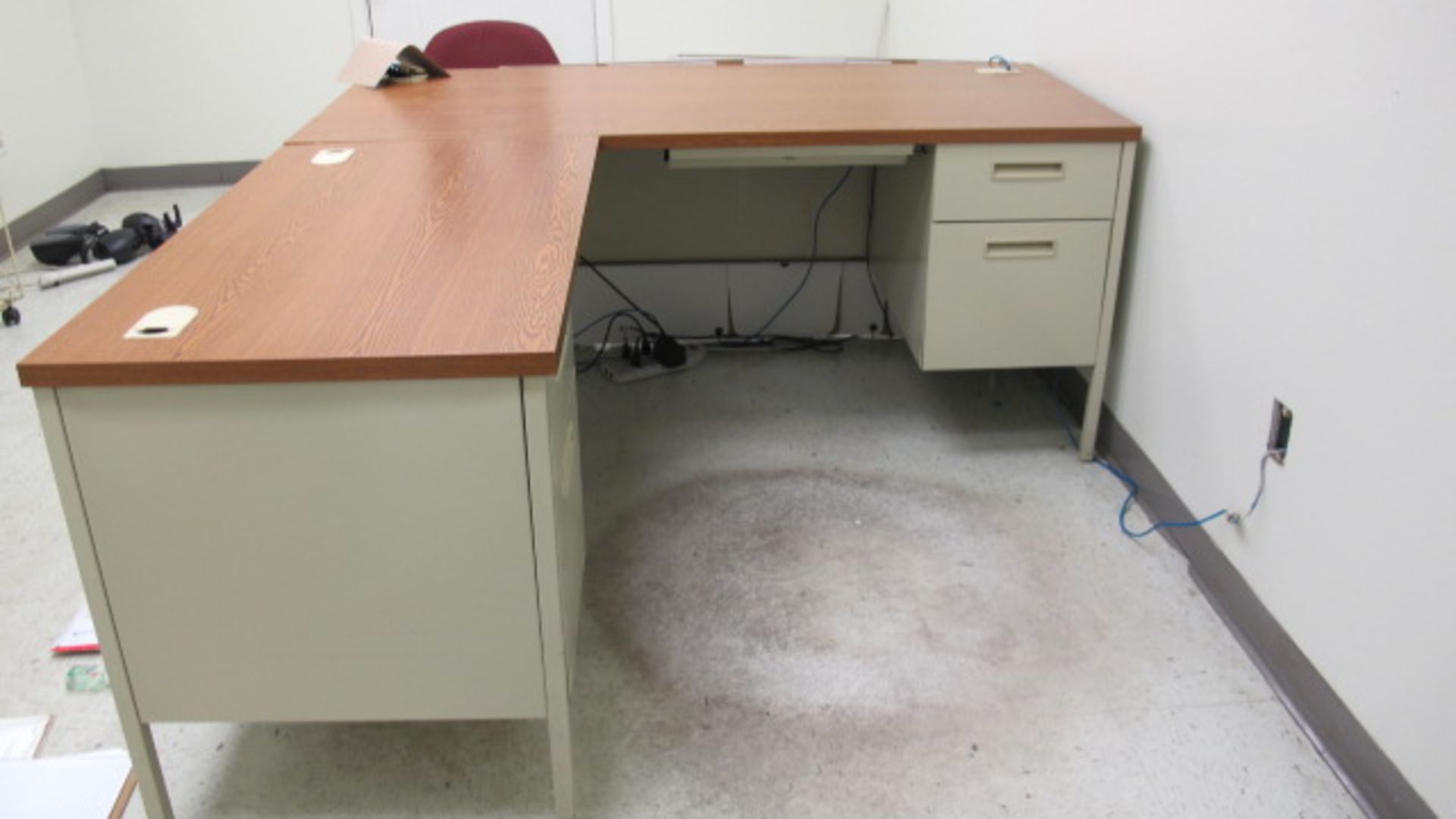 ROOM & CONTENTS; L-SHAPED DESK; BROTHER PRINTER MODEL-HL2280DW (4) CHAIRS (CAN NOT BE REMOVED - Image 2 of 3