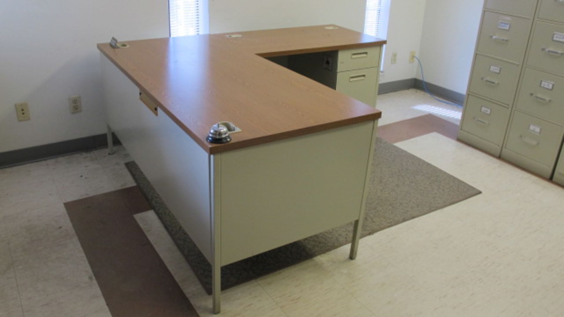 ROOM & CONTENTS: L-SHAPED DESK (4) FILING CABINETS (3) OFFICE CHAIRS & (2) BOOK SHELVES