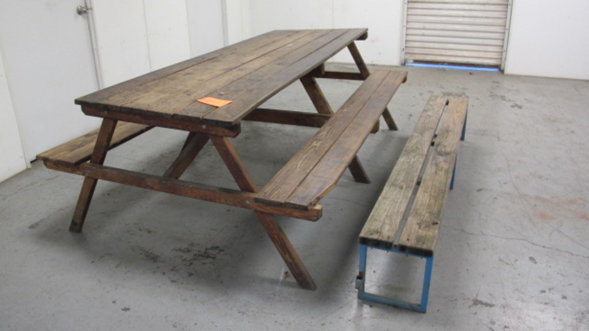 PICNIC TABLE & BENCH