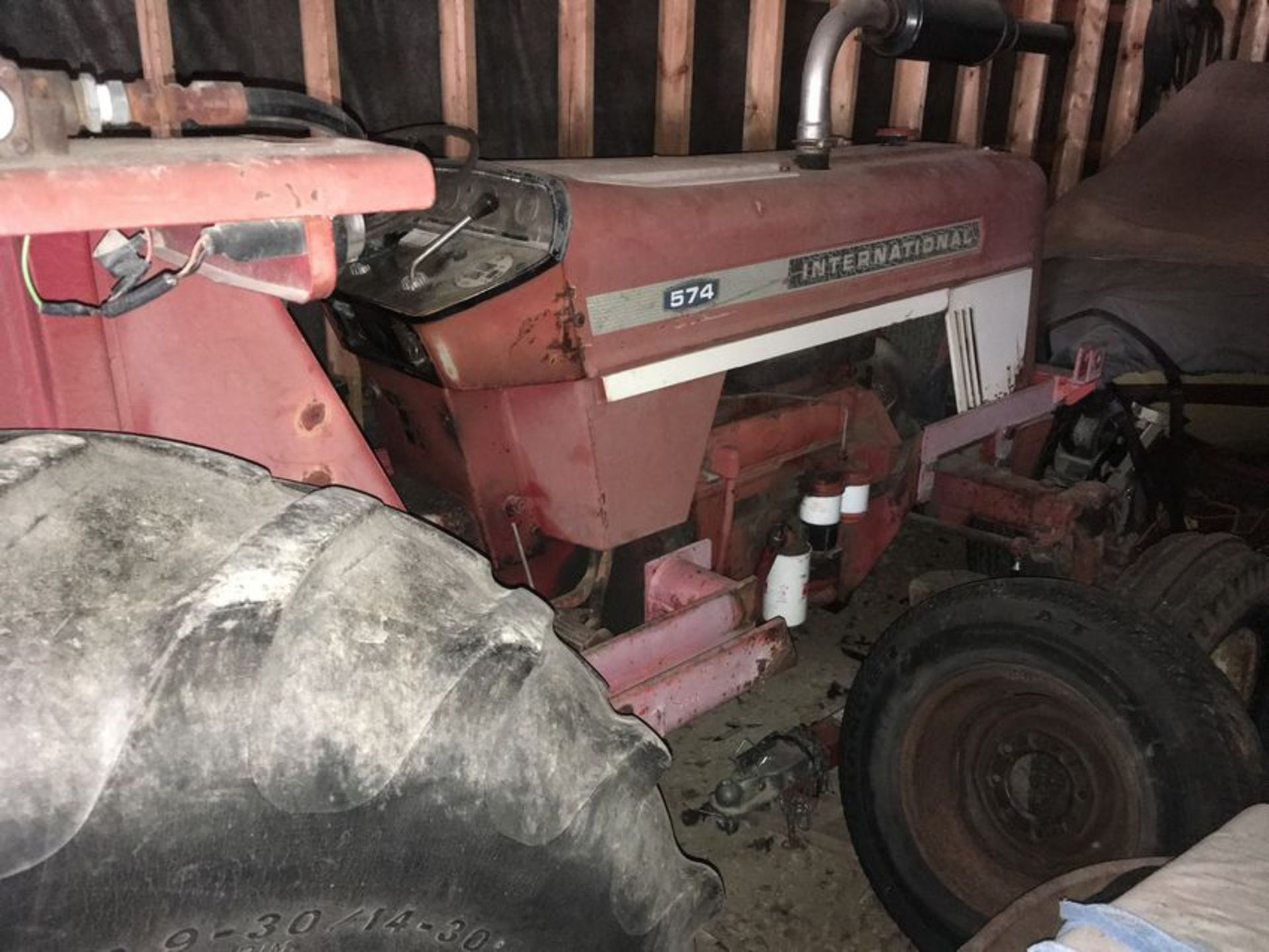 1975 IHC 574 Tractor - Image 2 of 3