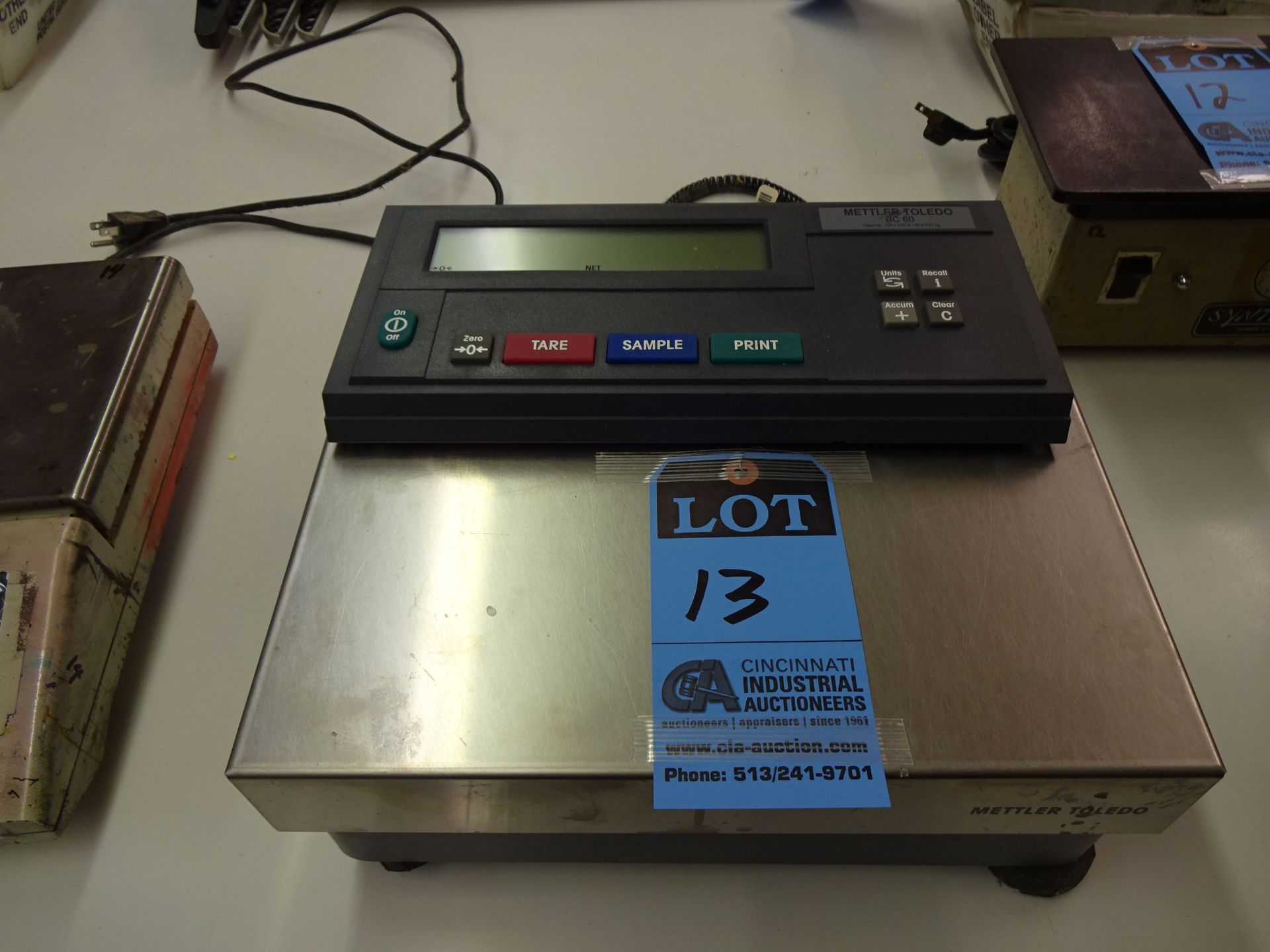 120 LB. CAPACITY METTLER TOLEDO DESKTOP DIGITAL COUNTING SCALE WITH BC-60 REMOTE CONTROL (BROKEN