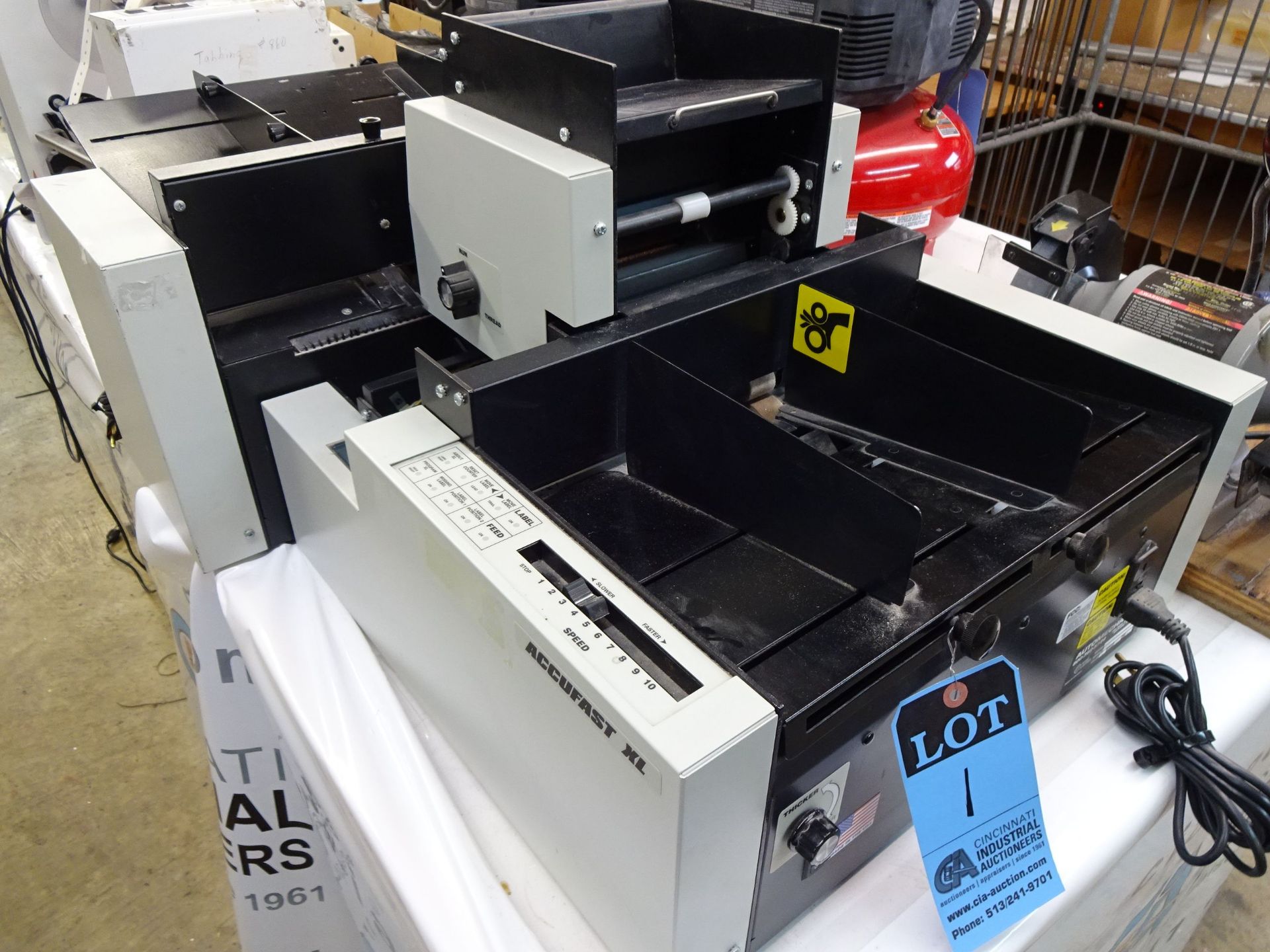 AUTOMECHA MODEL ACCUFAST XL LABELER; S/N 182791, WITH ACCUFAST FX FEEDER; S/N 486