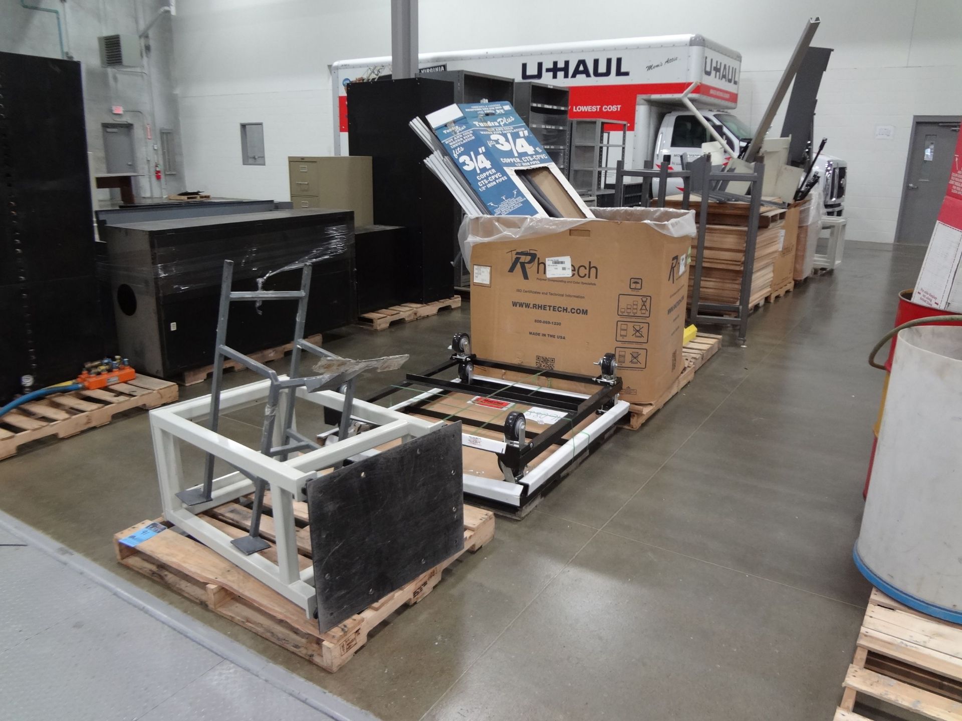 (LOT) (8) PALLETS MISCELLANEOUS EQUIPMENT INCLUDING CARTS, STANDS AND RACKS