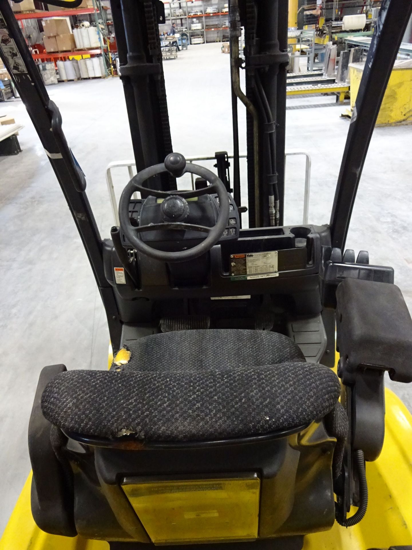 5,000 LB. YALE MODEL GLC050 SOLID TIRE LP GAS LIFT TRUCK; S/N A910V13076F, 14,864 HOURS SHOWING (NEW - Image 7 of 9