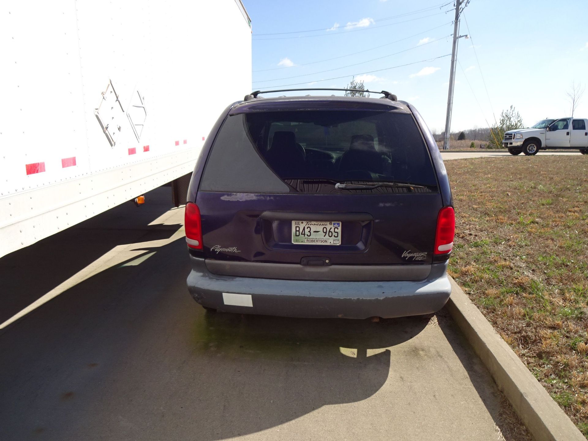 1997 PLYMOUTH VOYAGER SE SIX PASSENGER MINI VAN; VIN # 2P4GP4533WR517436 - Image 3 of 6