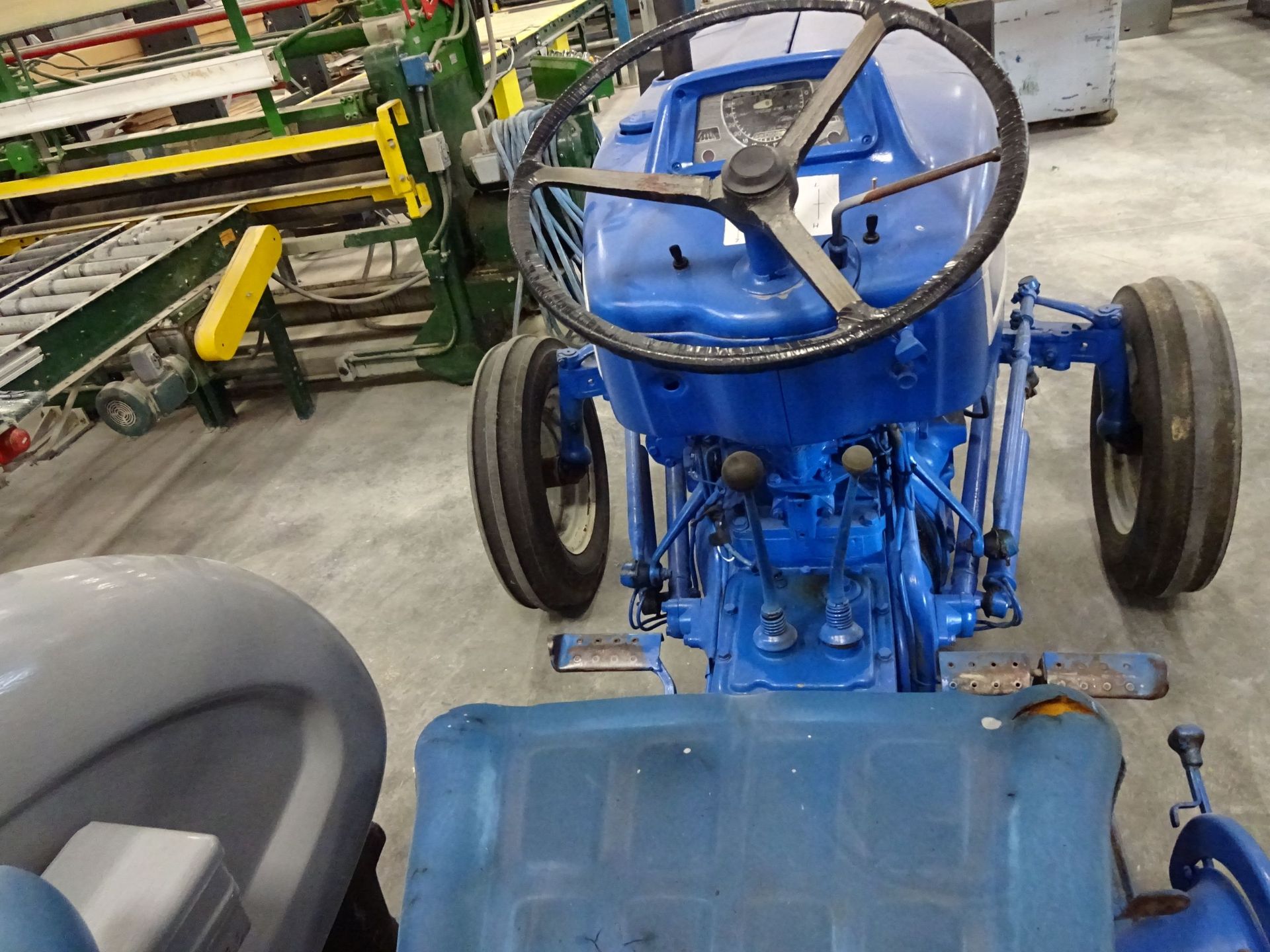 FORD 3000 GAS FARM TRACTOR WITH PULL BOX AND SIX TINE TILLER - Image 6 of 10