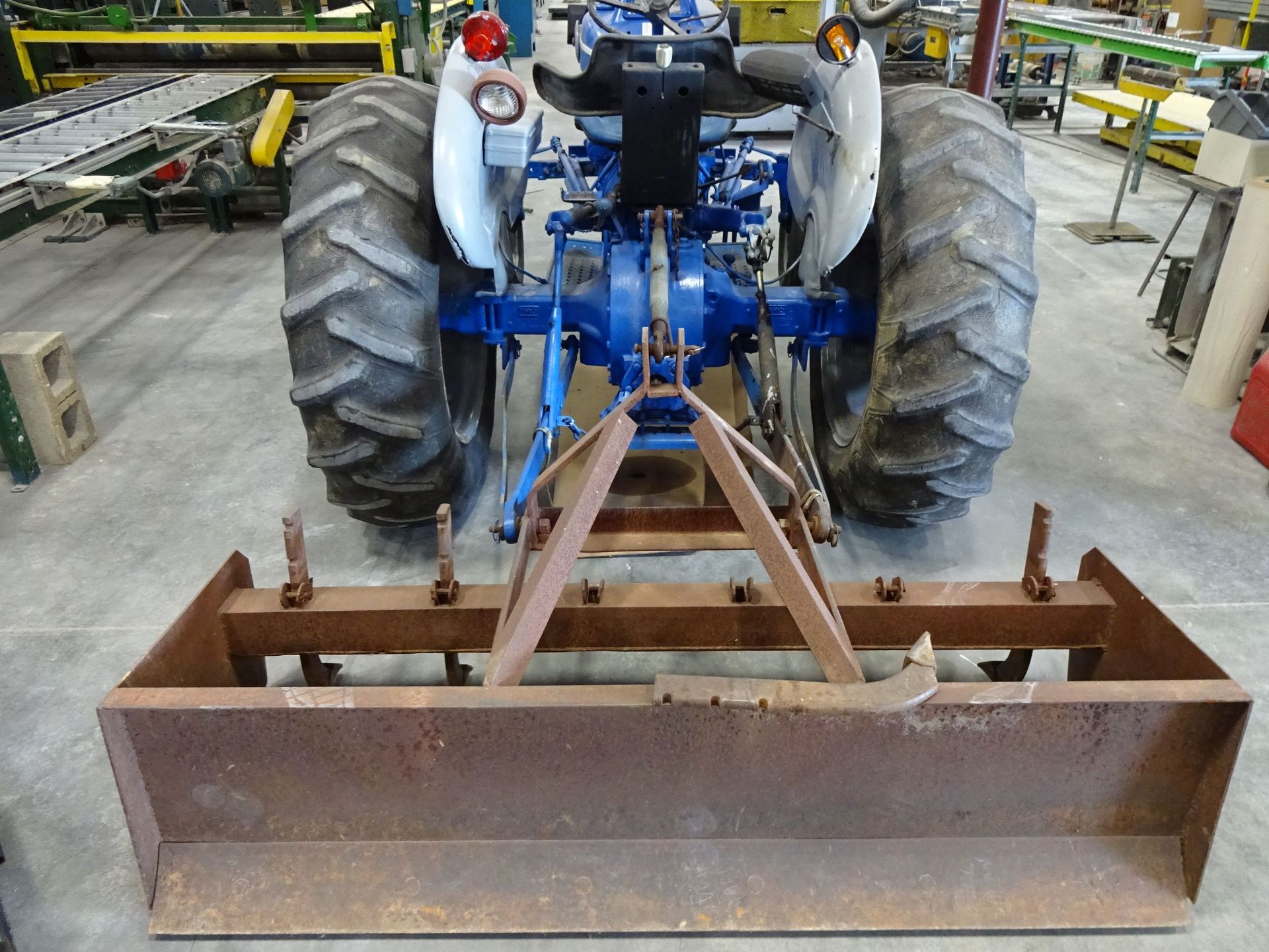 FORD 3000 GAS FARM TRACTOR WITH PULL BOX AND SIX TINE TILLER - Image 4 of 10