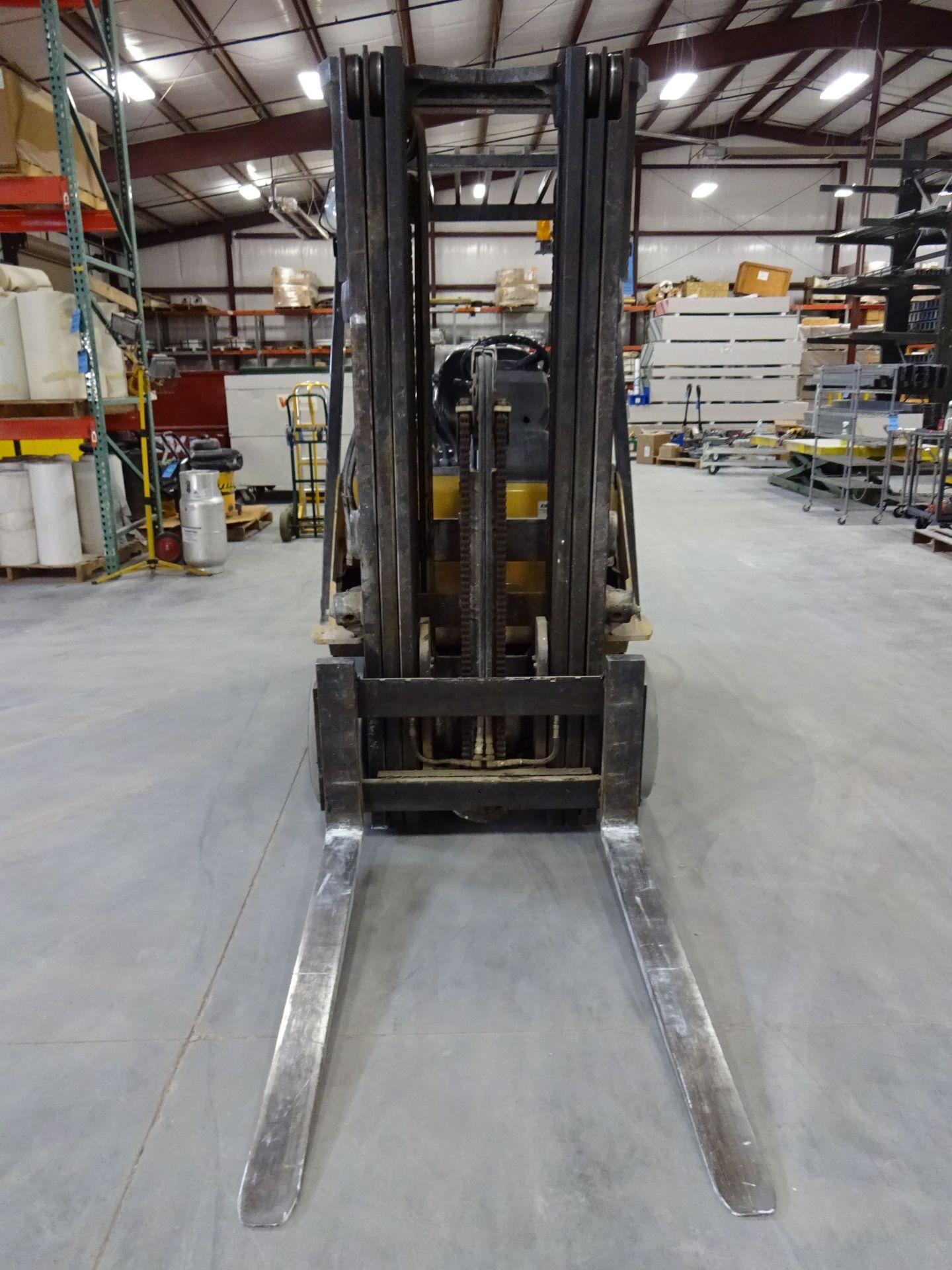 5,000 LB. CATERPILLAR MODEL C5000 SOLID TIRE LP GAS THREE-STAGE LIFT TRUCK; S/N AT9001857, 6,255 - Image 2 of 8